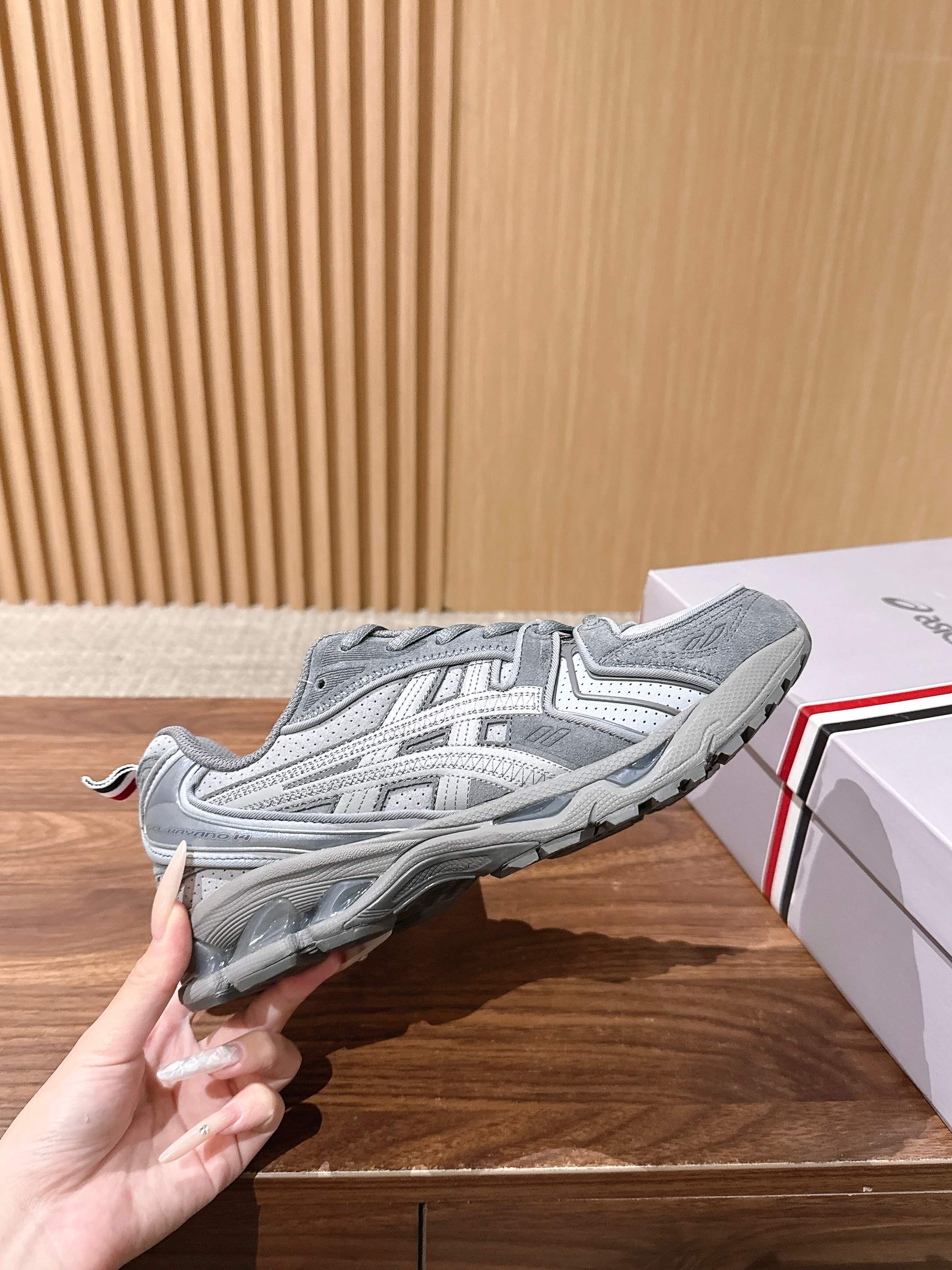 亚瑟士联名款来……      26款重磅推出！！纯原 纯原Thom Browne&Asics联名款运动鞋！ Thom B