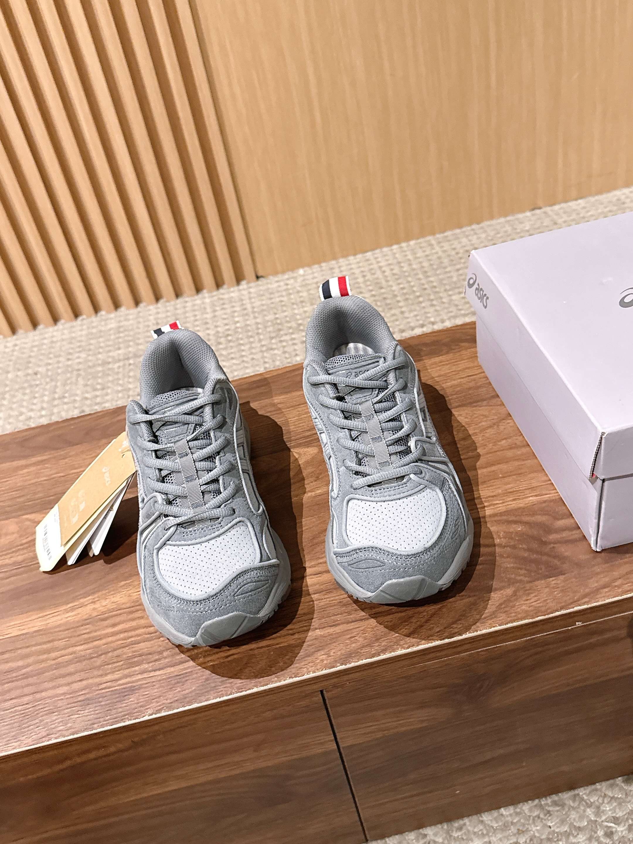 亚瑟士联名款来……      26款重磅推出！！纯原 纯原Thom Browne&Asics联名款运动鞋！ Thom B
