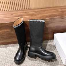 Christian Dior 迪奥新款蕾丝花边拼接长/短靴 一双有两个版本可选,矮靴俏皮灵动,高靴气场十足。靴身下半部分 Christian Dior 迪奥新款蕾丝花边拼接长/短靴 一双有两个版本可选,矮靴俏皮灵动,高靴气场十足。靴身下半部分