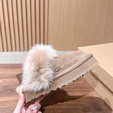 Ugg |呦叽叽迪斯科长毛后跟带款 秋冬懒人鞋天花板,氛围感直接拉满✨ ▪️鞋口一圈蓬松大毛边,毛毛丰盈软糯,上脚暖乎乎 Ugg |呦叽叽迪斯科长毛后跟带款 秋冬懒人鞋天花板,氛围感直接拉满✨ ▪️鞋口一圈蓬松大毛边,毛毛丰盈软糯,上脚暖乎乎