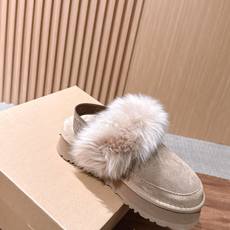 Ugg |呦叽叽迪斯科长毛后跟带款 秋冬懒人鞋天花板,氛围感直接拉满✨ ▪️鞋口一圈蓬松大毛边,毛毛丰盈软糯,上脚暖乎乎 Ugg |呦叽叽迪斯科长毛后跟带款 秋冬懒人鞋天花板,氛围感直接拉满✨ ▪️鞋口一圈蓬松大毛边,毛毛丰盈软糯,上脚暖乎乎
