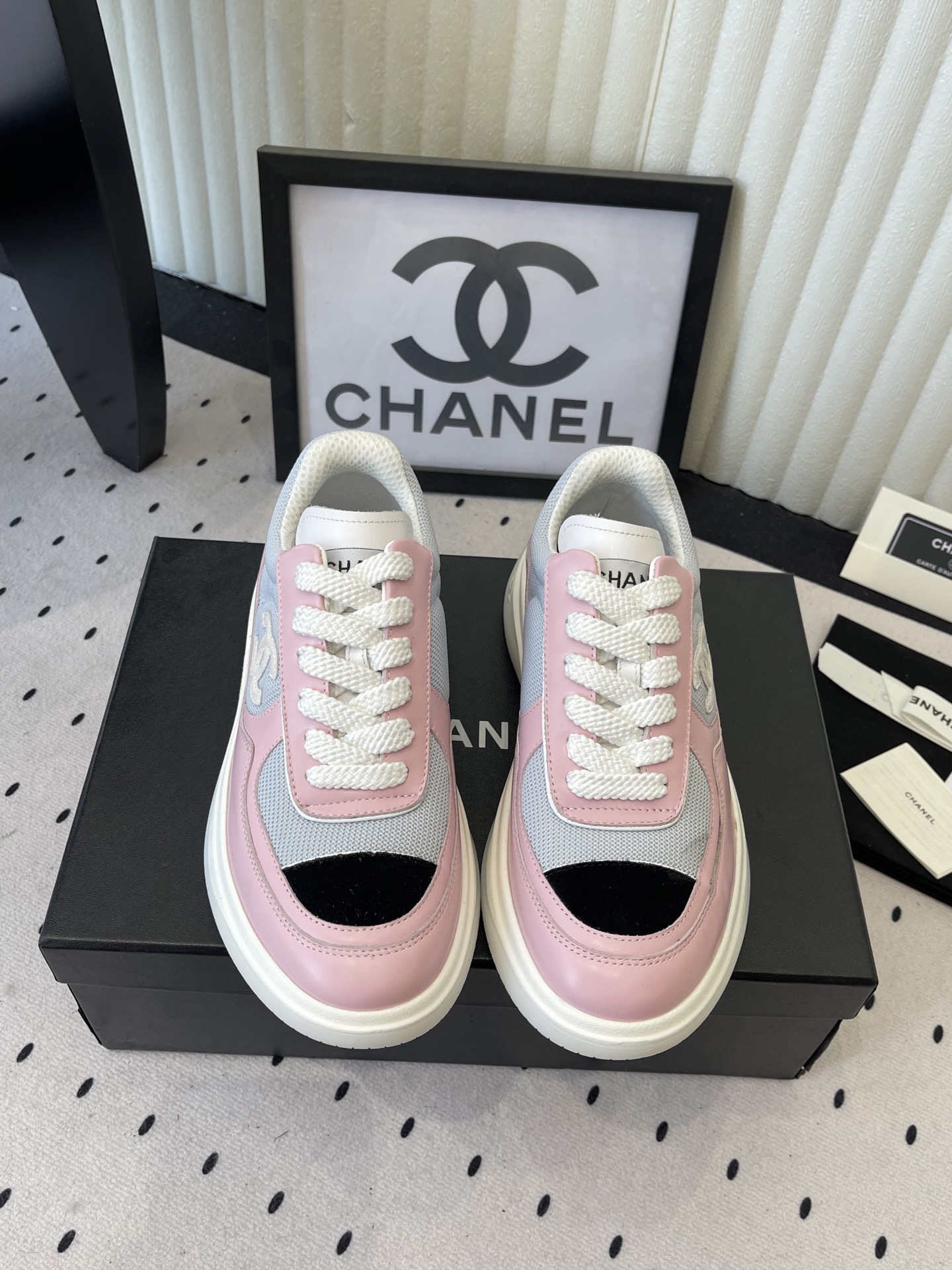 NO:668541,Chanel's new panda sneakers, high version, incomparably beautiful and easy to wear, very light, breathable upper, high-end, durable and versatile, imported first-layer cowhide upper, sheepskin lining, original TPU combination outsole Size: 35-40 (41 customized), casual shoes/sports shoes, chanel, sneakers, cowhide, sheepskin19860909Chanel新款熊猫运动鞋 高版本 无敌漂亮又好穿非常轻便 鞋面透气 高级耐看百搭 进口头层牛皮鞋面 羊皮内里 原版TPU组合大底 Size: 35-40（41订做）,休闲鞋/运动鞋,chanel,sneakers,cowhide,sheepskin,Women's Shoes