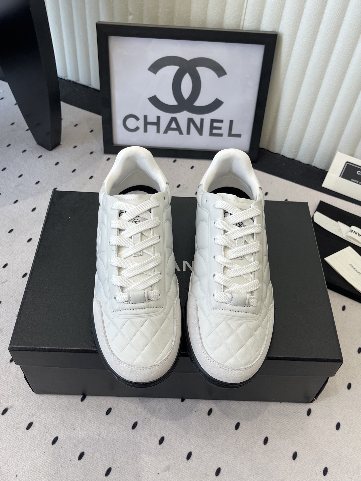 NO:668534,Chanel's new baseball shoes, the top version, a must-have casual shoe for Coco girls, super soft sole with broken studs, original customized cowhide rhombus upper, imported custom sheepskin lining, original open molded broken spike rubber outsole Size: 35-41, casual shoes/sports shoes, chanel, sneakers, cowhide, sheepskin19860909Chanel新款棒球鞋 顶级版本 coco女孩必入的一款休闲鞋 鞋底碎钉设计超级柔软 原版定制牛皮菱格纹鞋面 进口定制羊皮内里 原版开模碎钉橡胶大底 Size: 35-41,休闲鞋/运动鞋,chanel,sneakers,cowhide,sheepskin,Women's Shoes