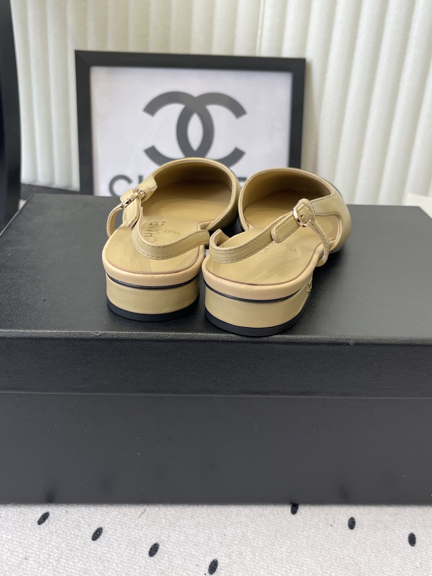 Chanel Chanel早春新款 后空凉鞋
