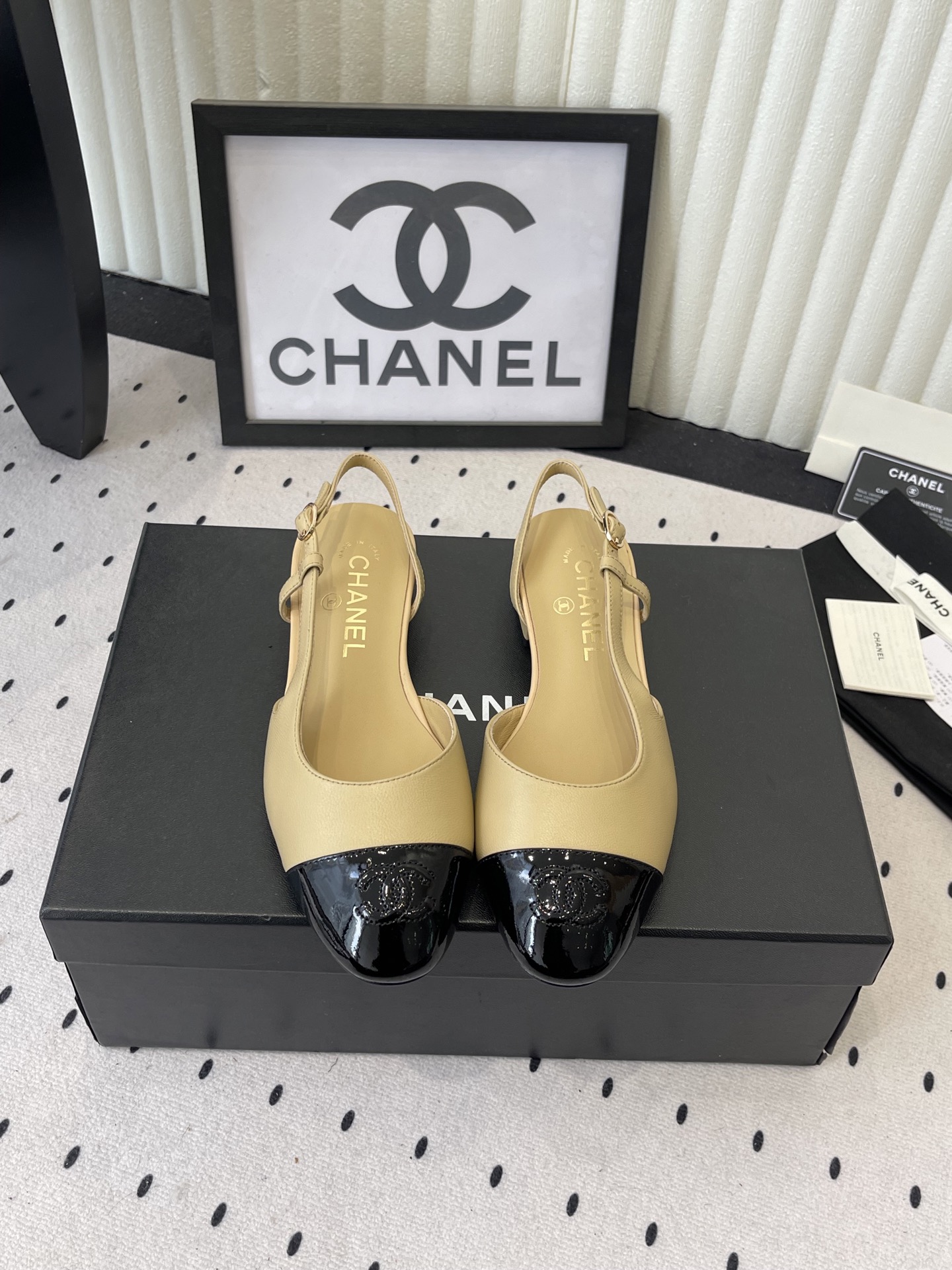 Chanel Chanel早春新款 后空凉鞋