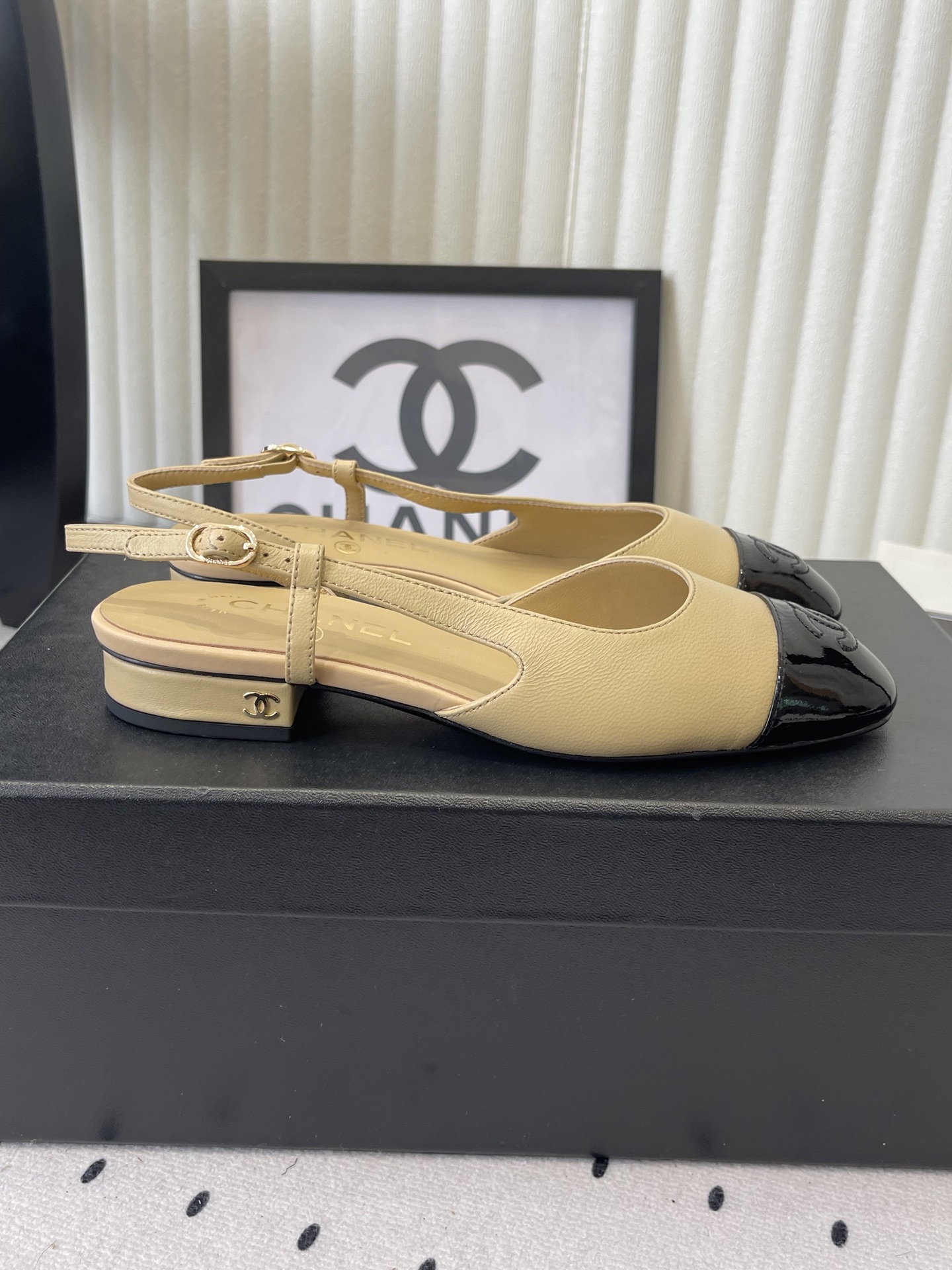 Chanel Chanel早春新款 后空凉鞋