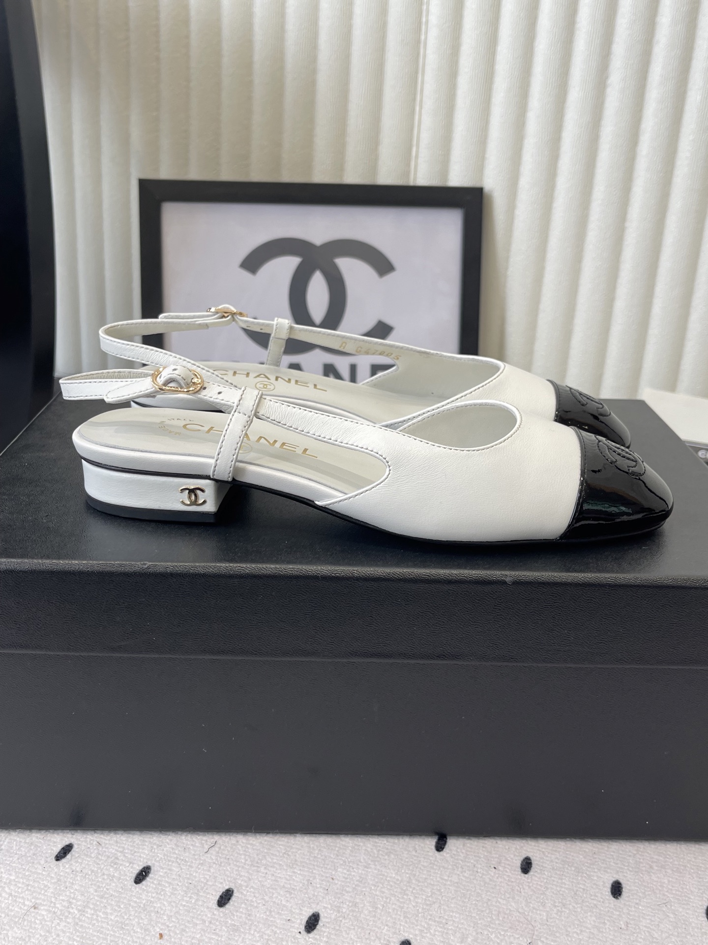 Chanel Chanel早春新款 后空凉鞋