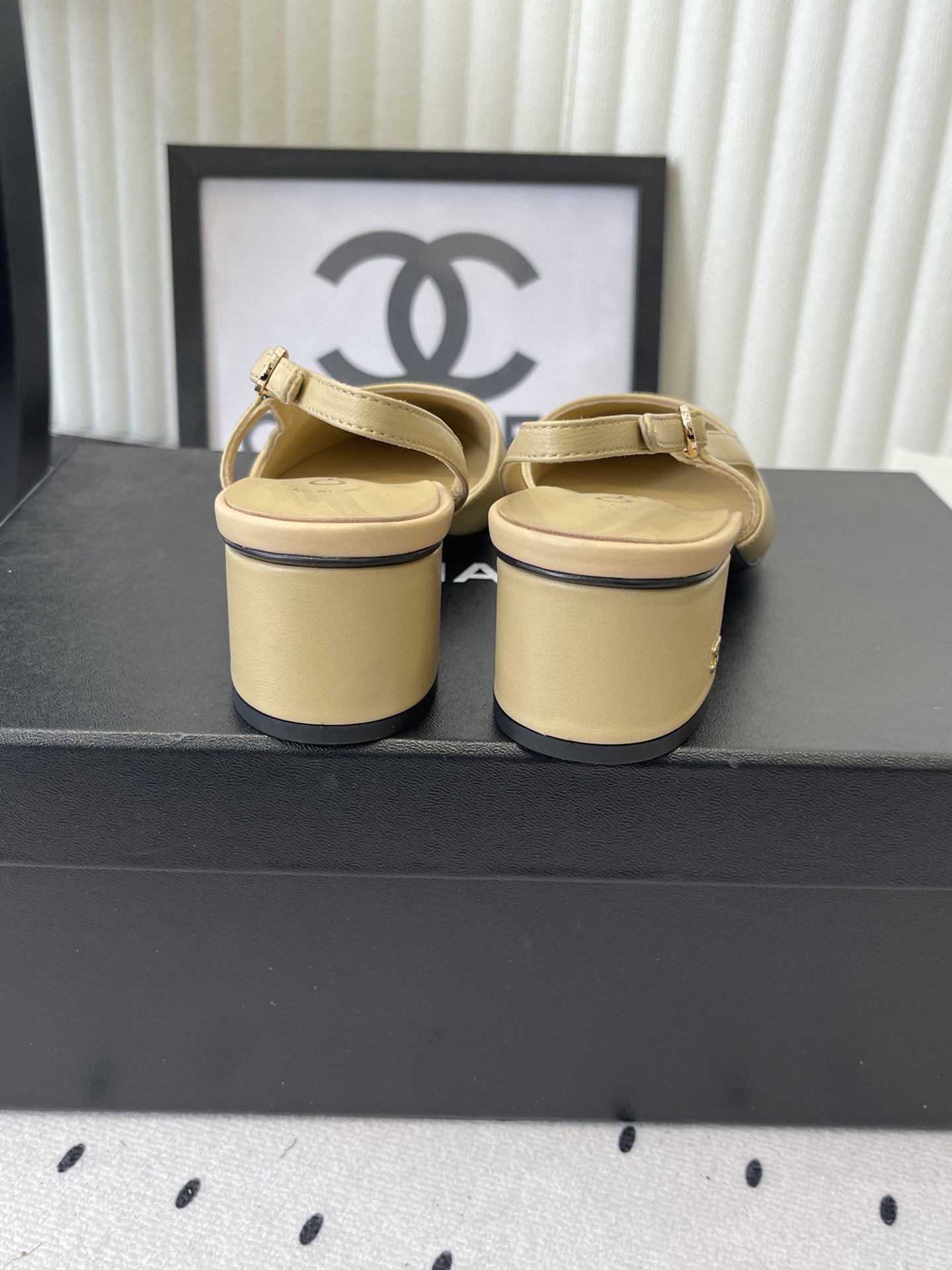 Chanel Chanel早春新款 后空凉鞋