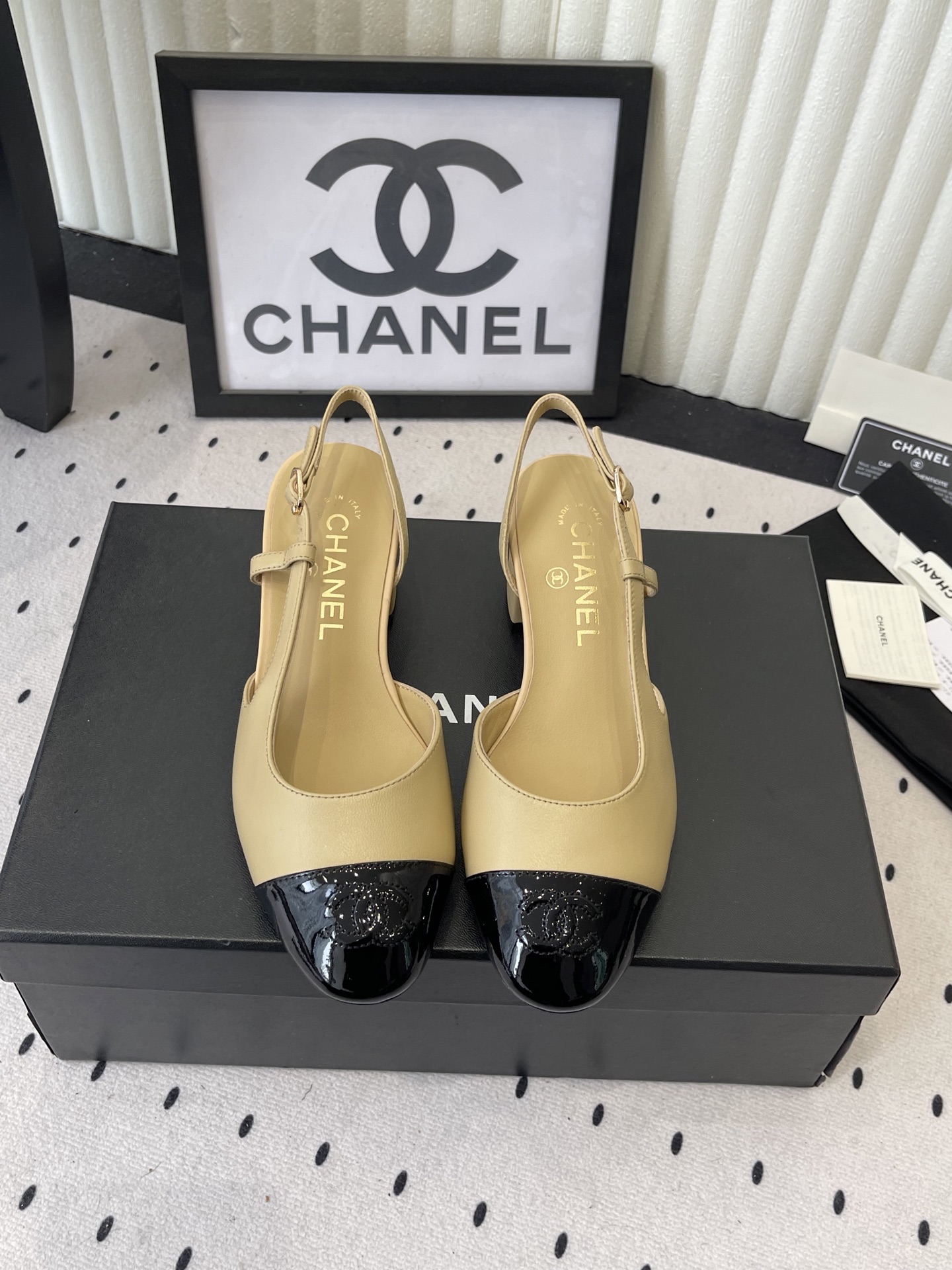 Chanel Chanel早春新款 后空凉鞋
