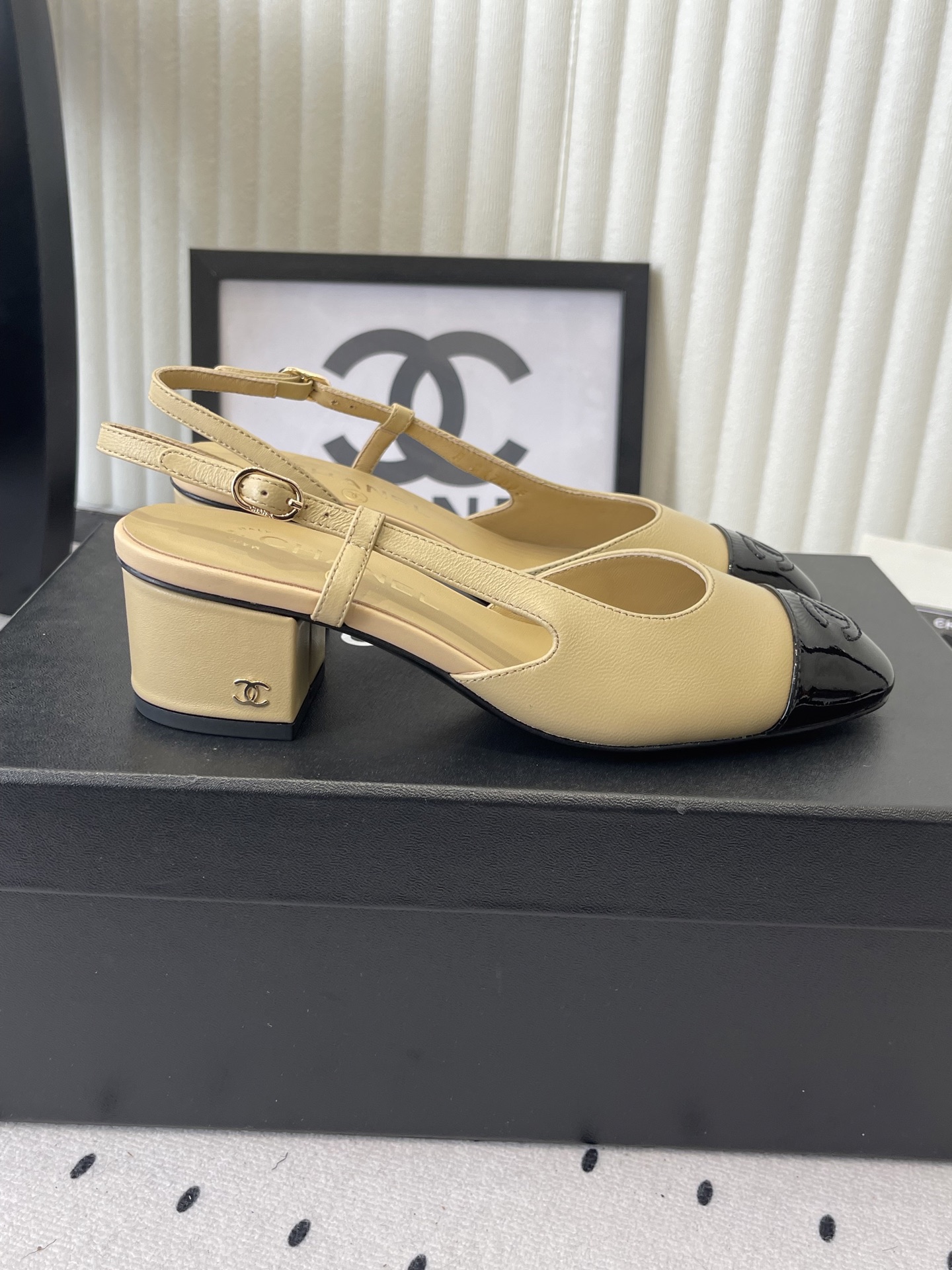 Chanel Chanel早春新款 后空凉鞋