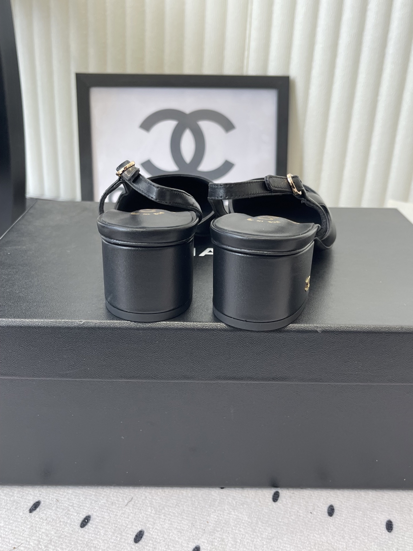 Chanel Chanel早春新款 后空凉鞋