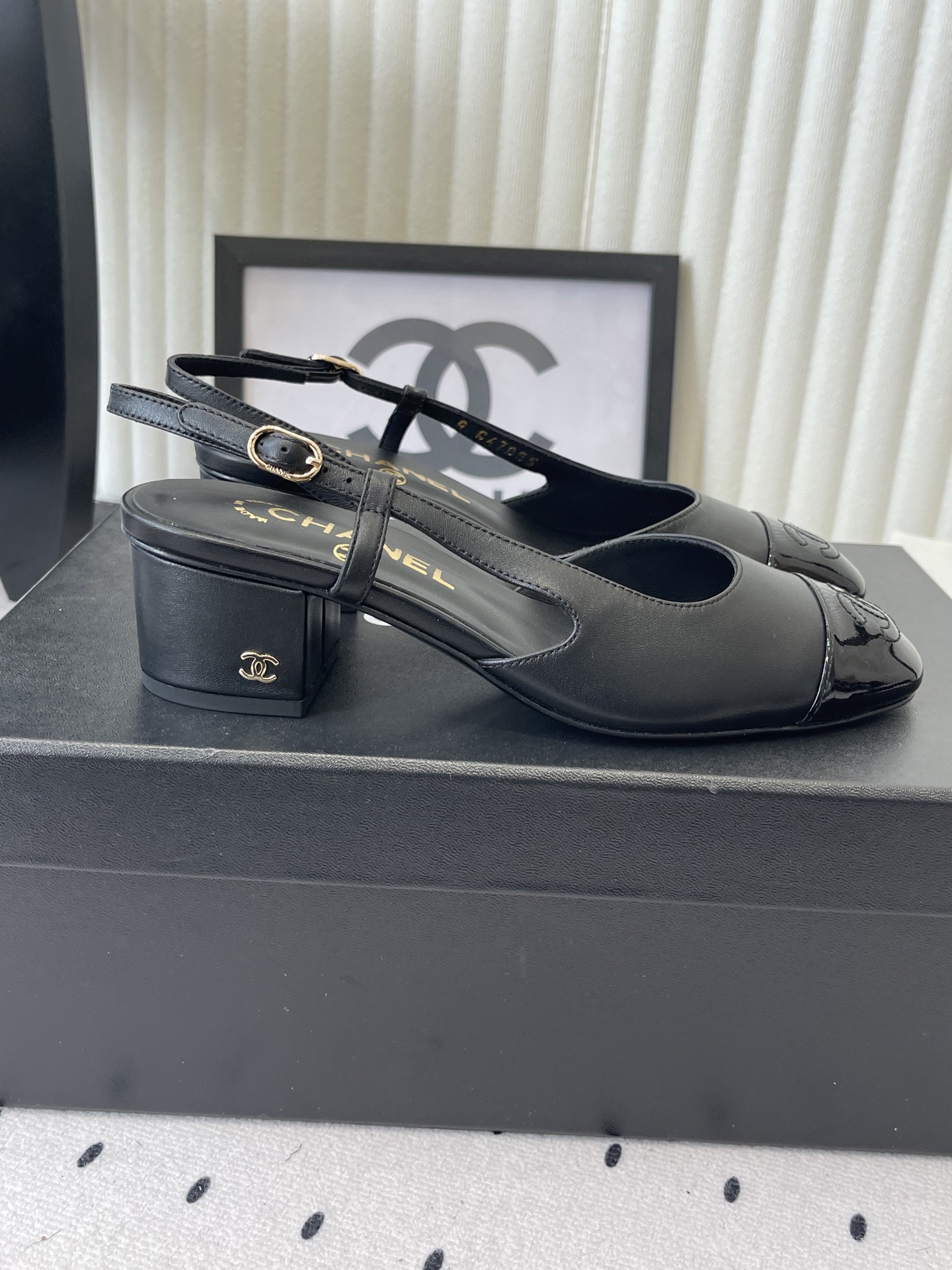 Chanel Chanel早春新款 后空凉鞋