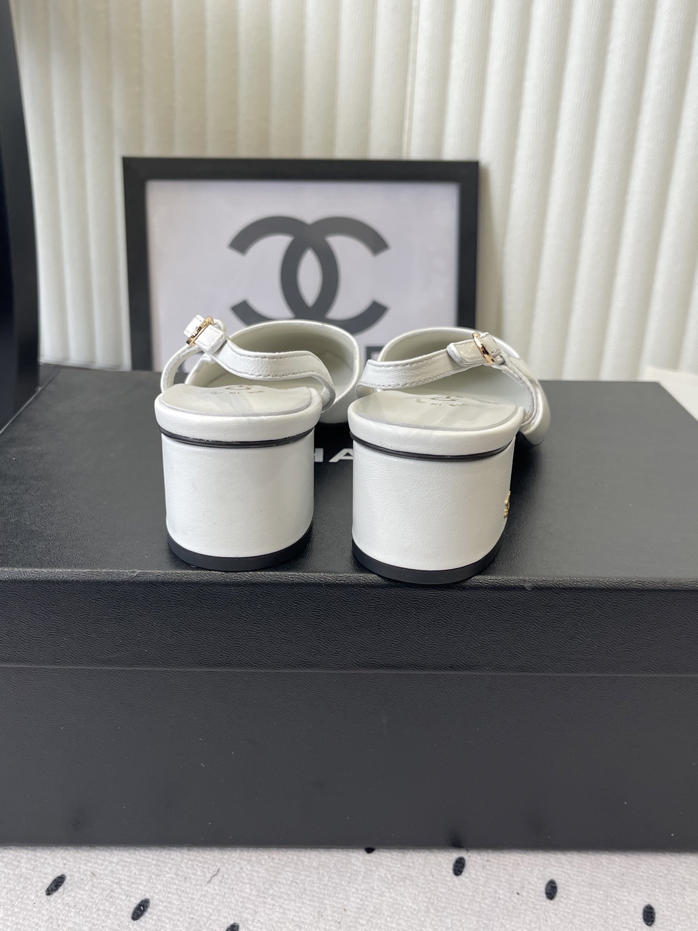 Chanel Chanel早春新款 后空凉鞋