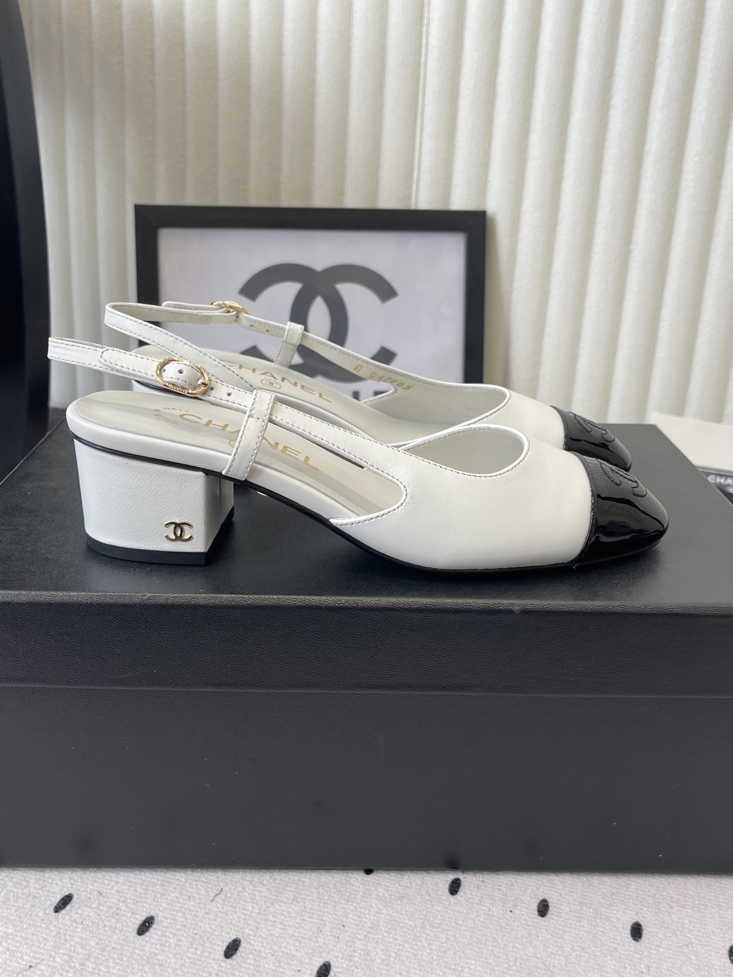 Chanel Chanel早春新款 后空凉鞋