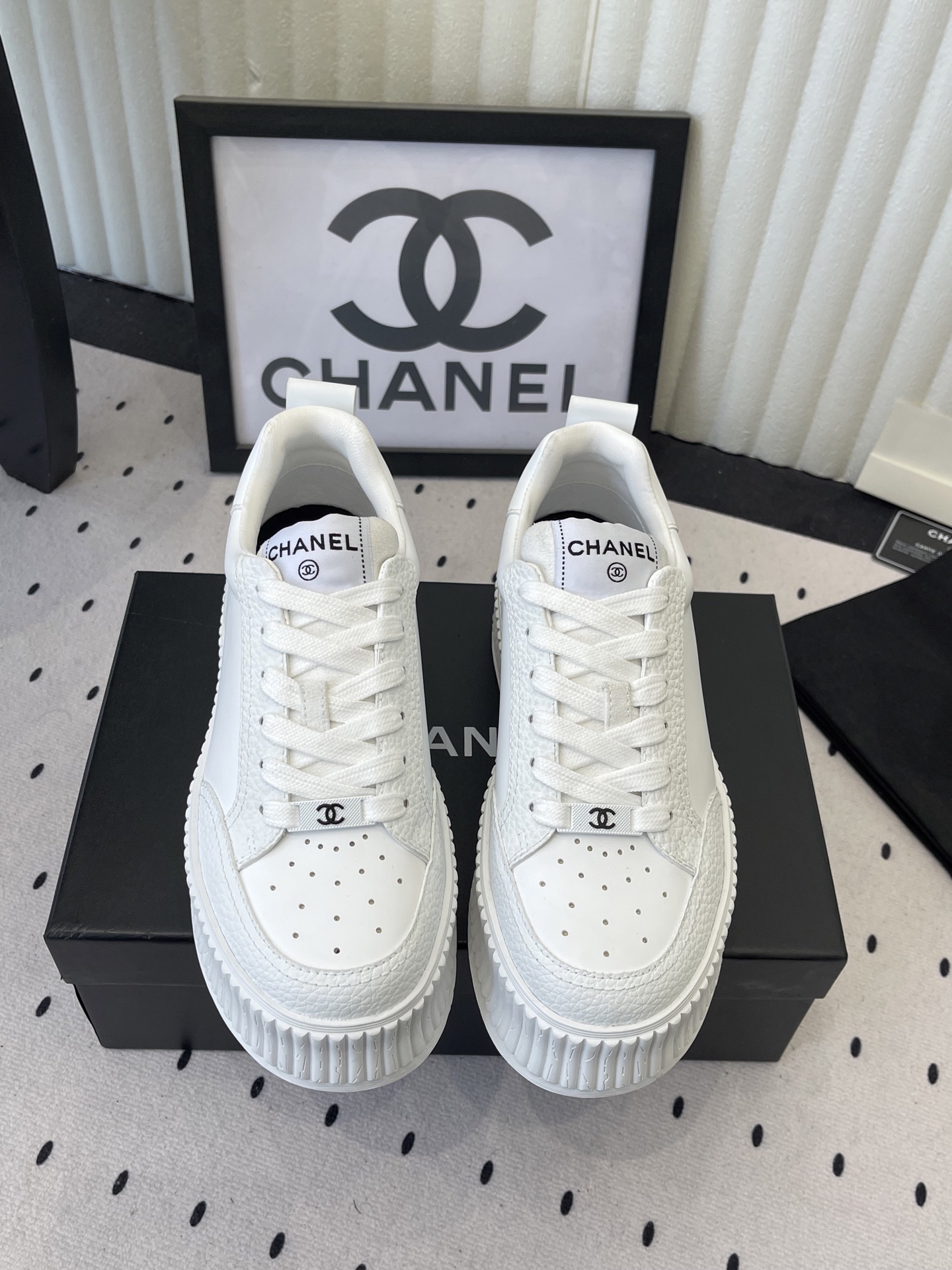 NO:705883,Chanel's new height-increasing casual shoes, high version, Internet celebrity and celebrity catwalk style, comfortable upper foot and leg-shape, versatile casual sports style, imported cowhide upper, sheepskin foot pad lining, original open mold TPU outsole Size: 35-39 (40 41 customized), casual shoes/sports shoes, chanel, sneakers, cowhide, sheepskin19860909Chanel新款增高休闲鞋 高版本 网红及明星走秀款 上脚舒适显腿型 百搭休闲运动款 进口牛皮鞋面 羊皮垫脚内里 原版开模TPU大底 Size: 35-39（40 41订做）,休闲鞋/运动鞋,chanel,sneakers,cowhide,sheepskin,Women's Shoes