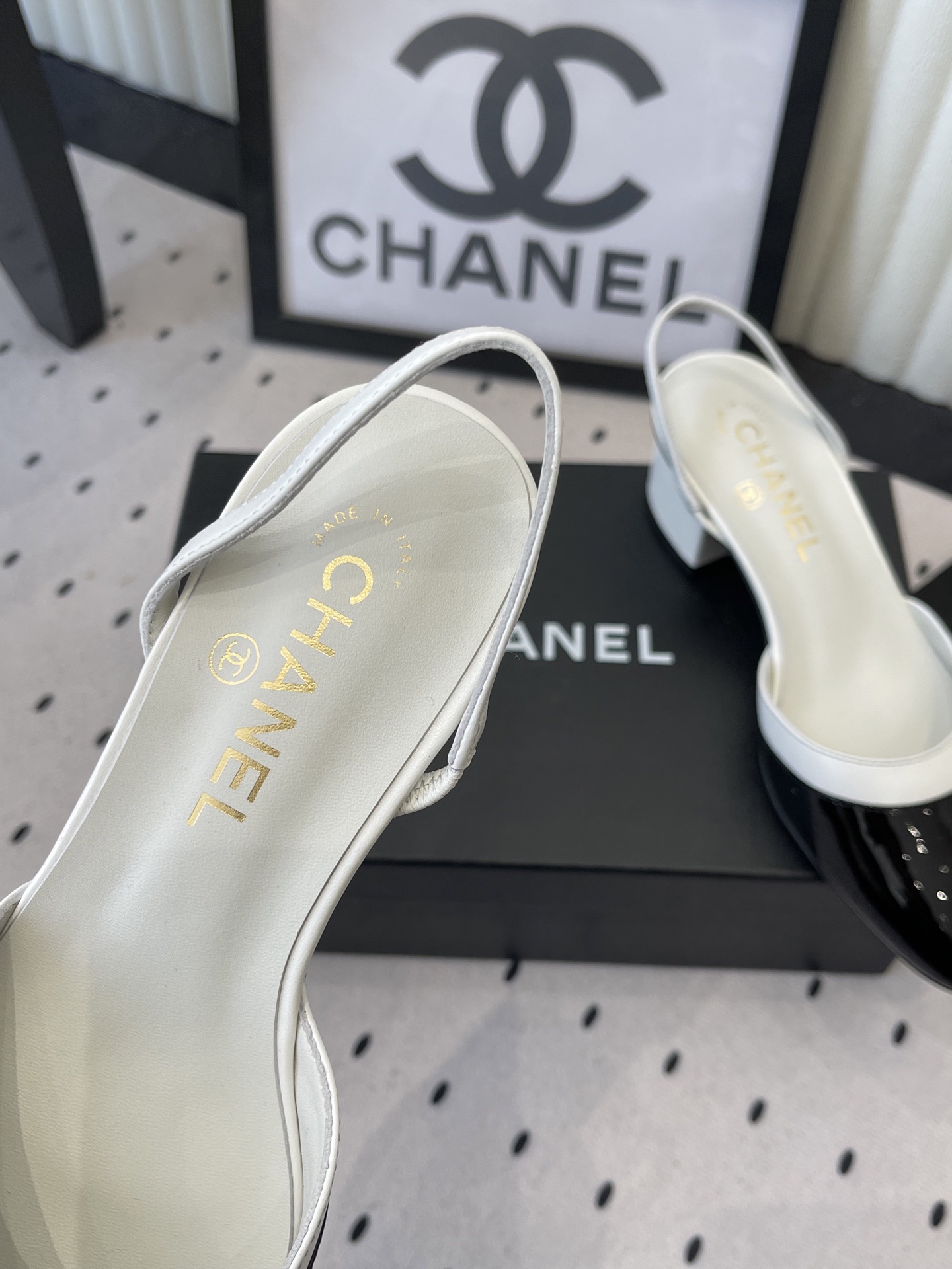Chanel Chanel早春新款后空粗跟凉鞋