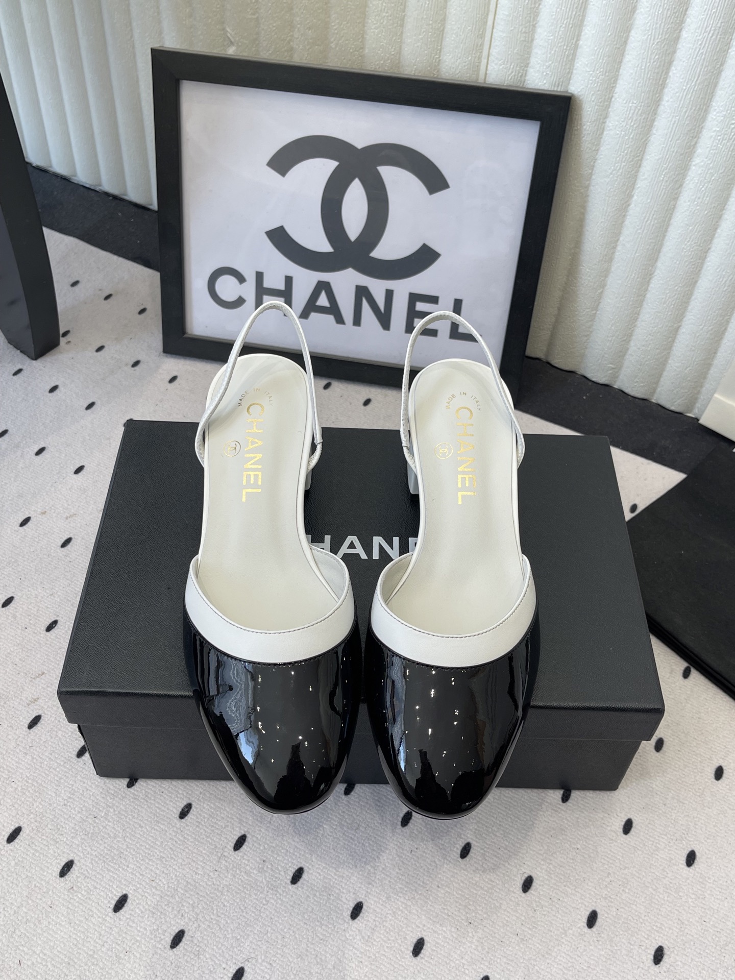 Chanel Chanel早春新款后空粗跟凉鞋