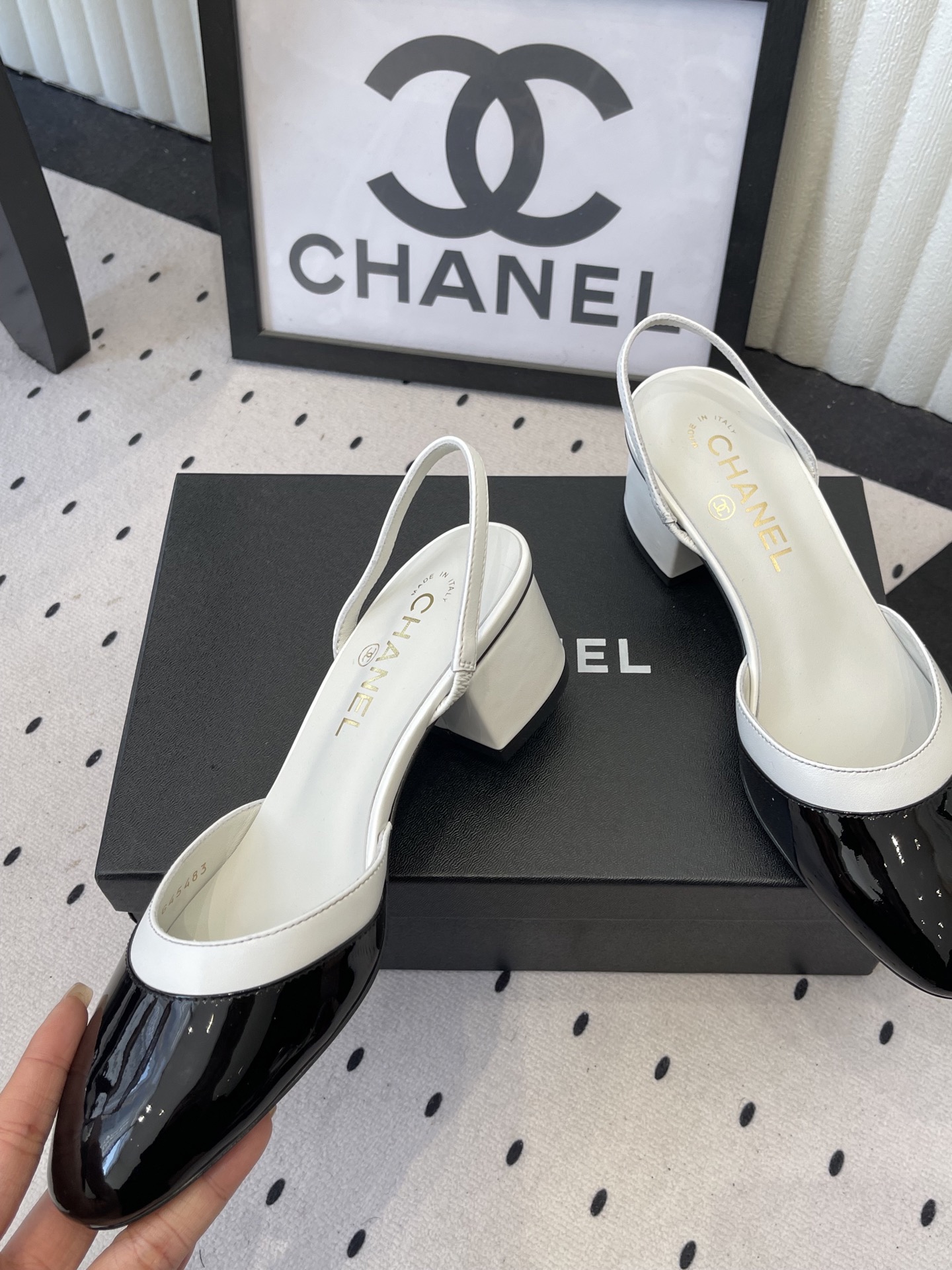 Chanel Chanel早春新款后空粗跟凉鞋