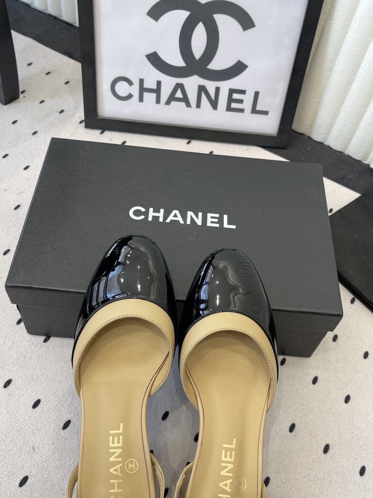 Chanel Chanel早春新款后空粗跟凉鞋