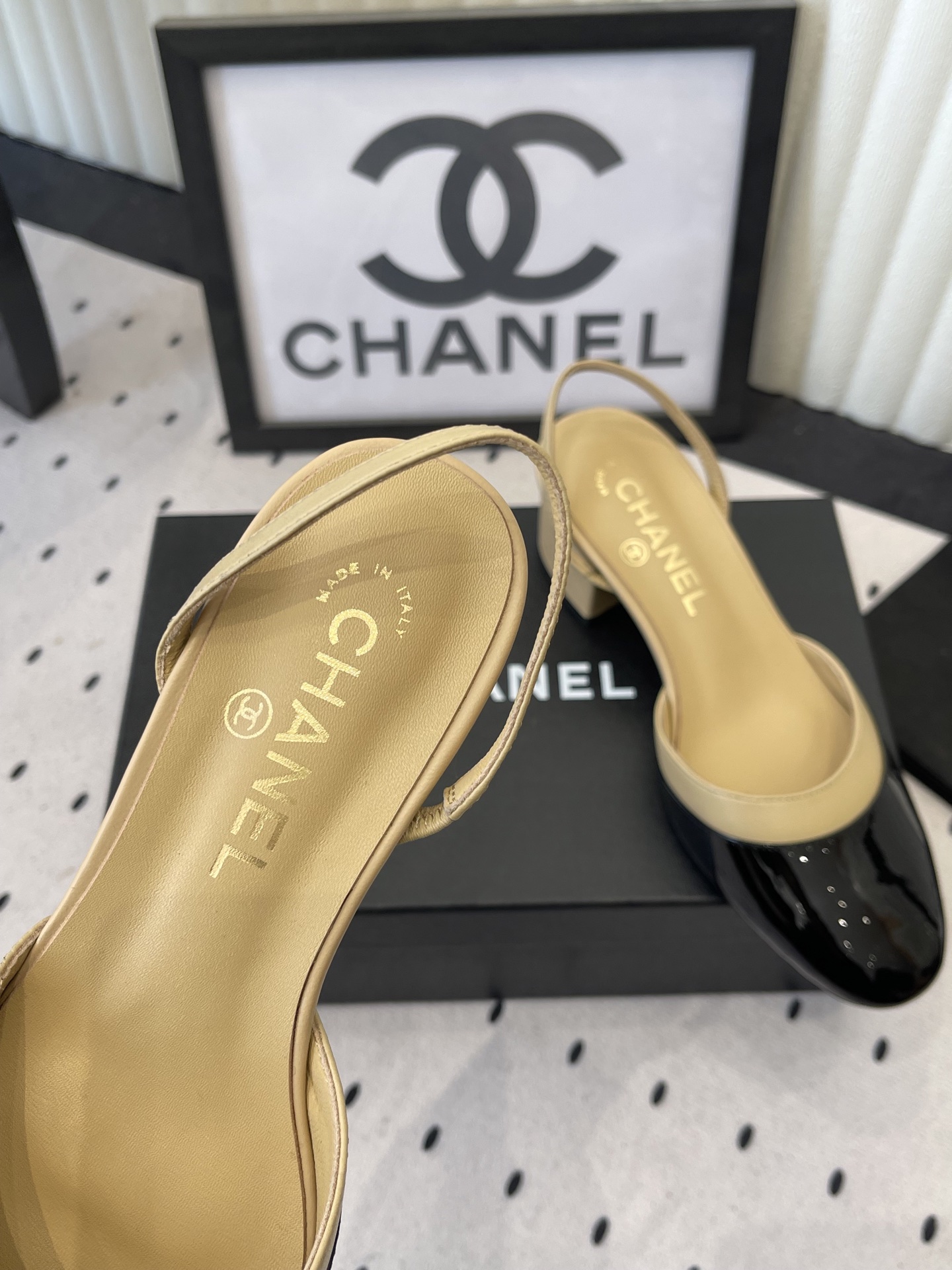 Chanel Chanel早春新款后空粗跟凉鞋