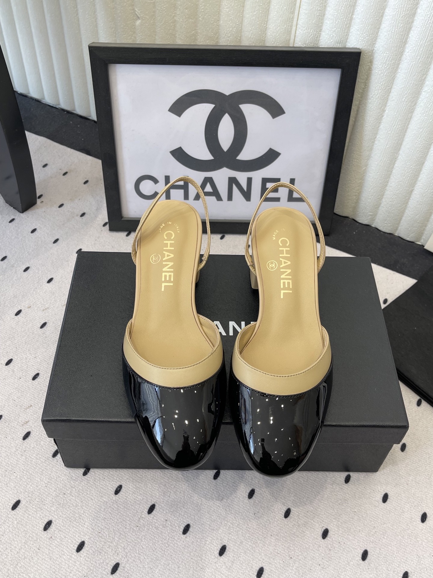 Chanel Chanel早春新款后空粗跟凉鞋