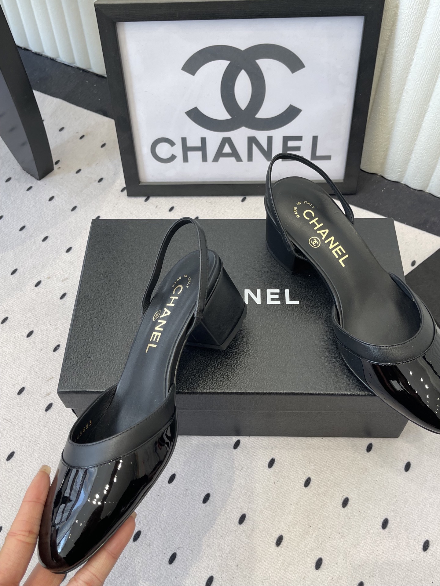 Chanel Chanel早春新款后空粗跟凉鞋