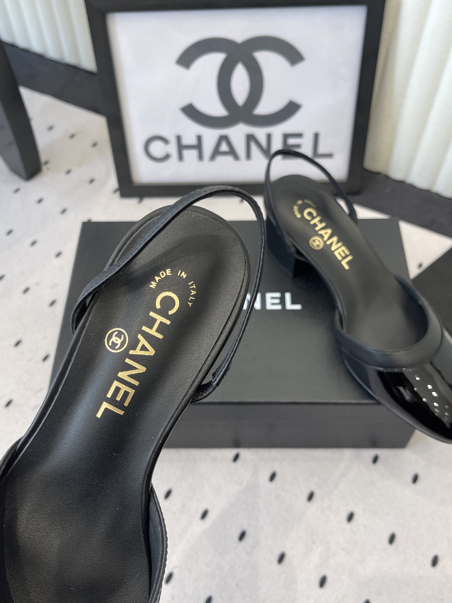Chanel Chanel早春新款后空粗跟凉鞋