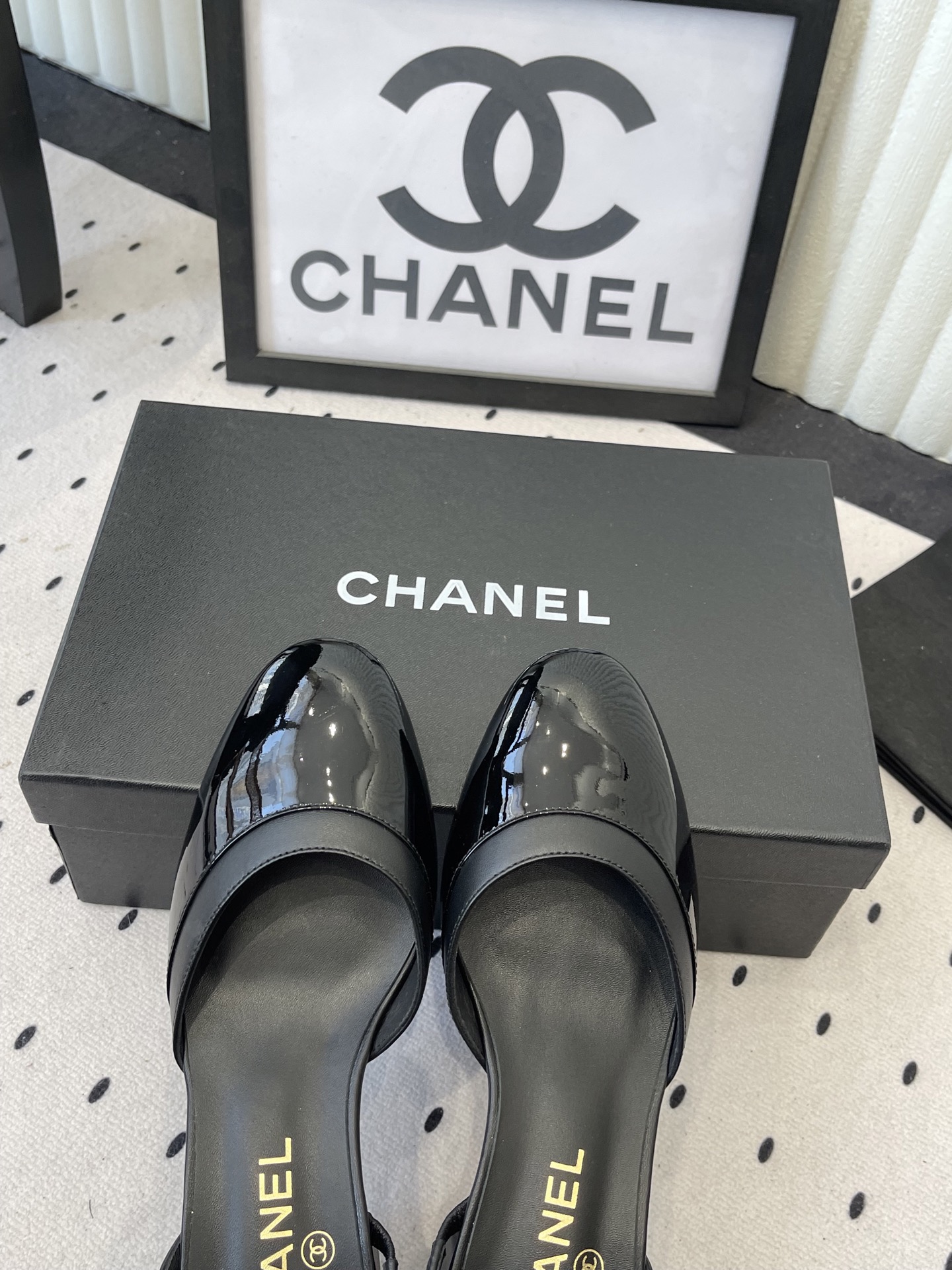 Chanel Chanel早春新款后空粗跟凉鞋