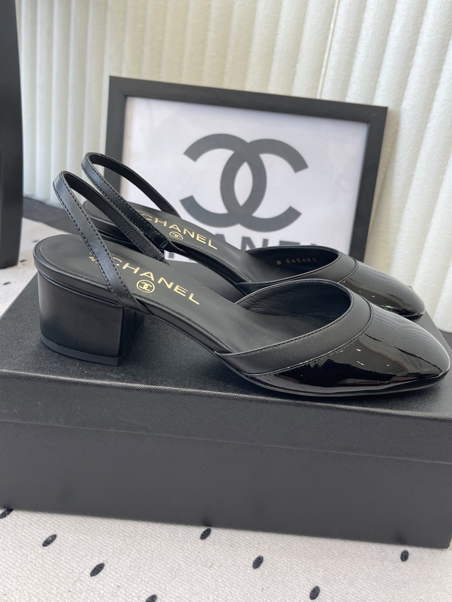 Chanel Chanel早春新款后空粗跟凉鞋