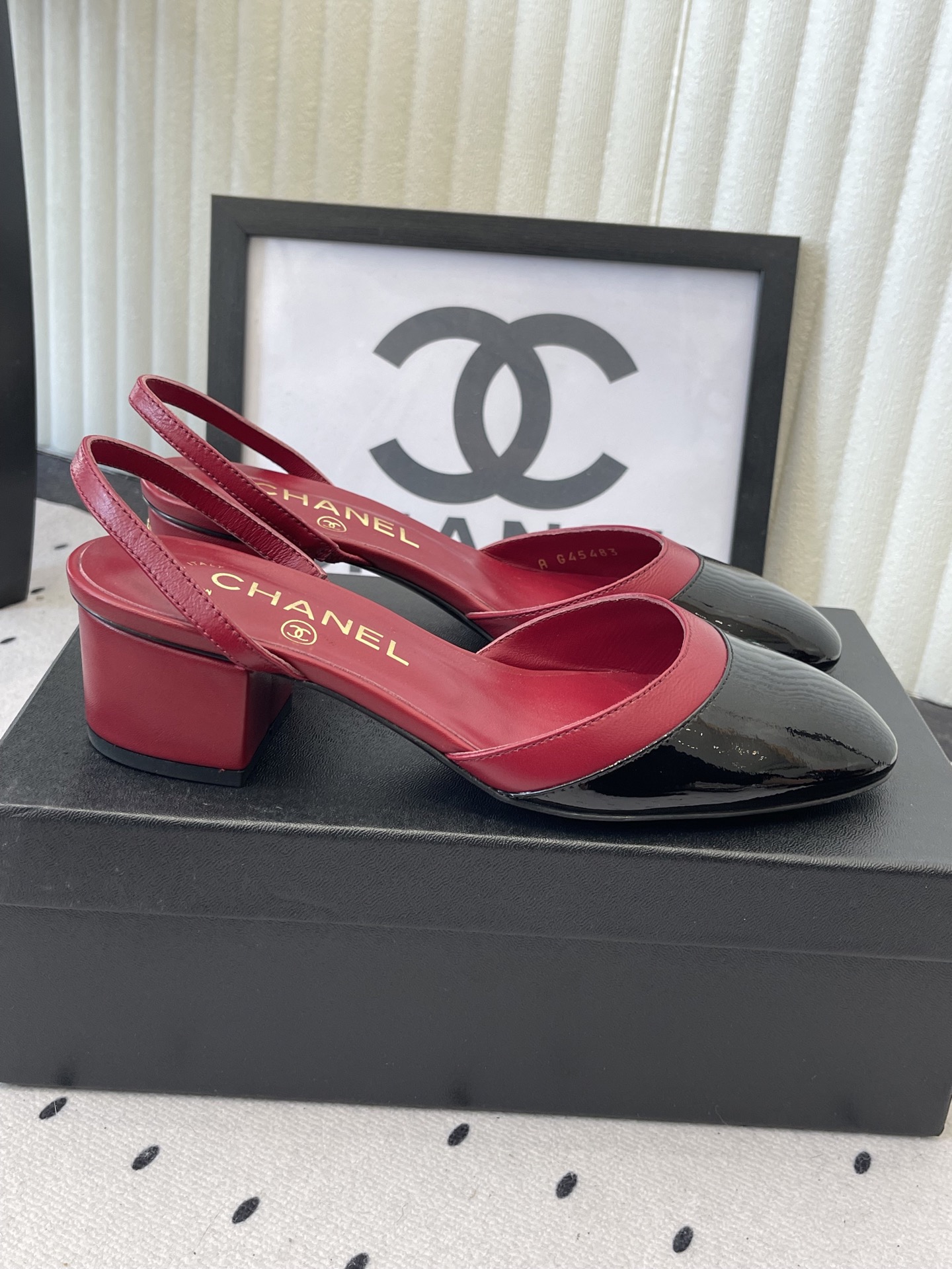 Chanel Chanel早春新款后空粗跟凉鞋