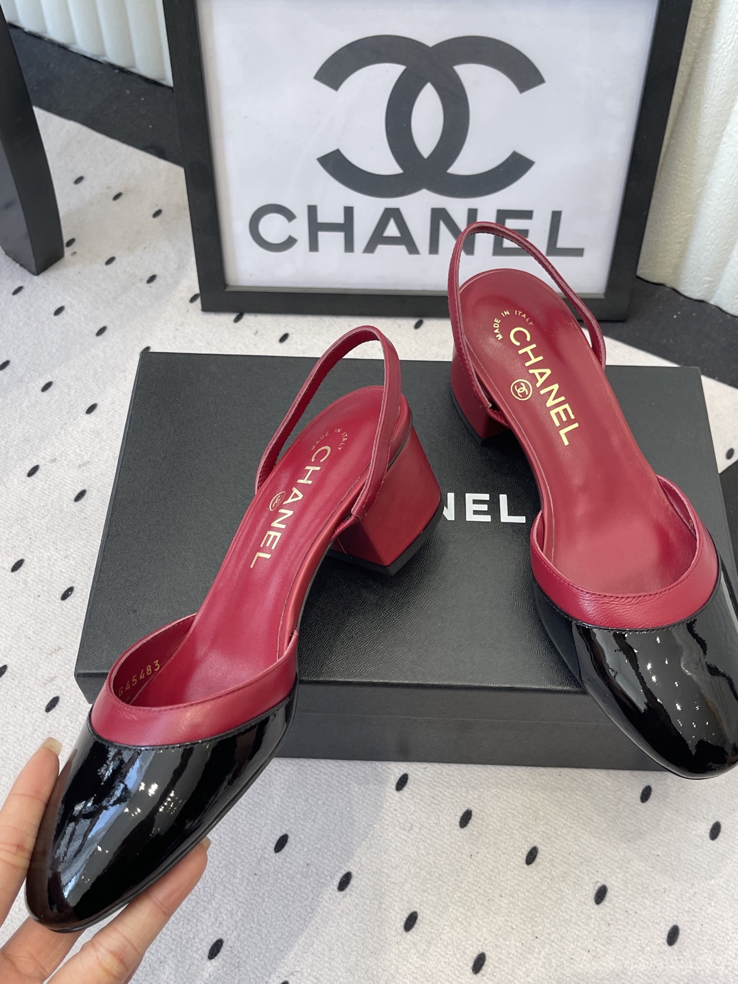 Chanel Chanel早春新款后空粗跟凉鞋