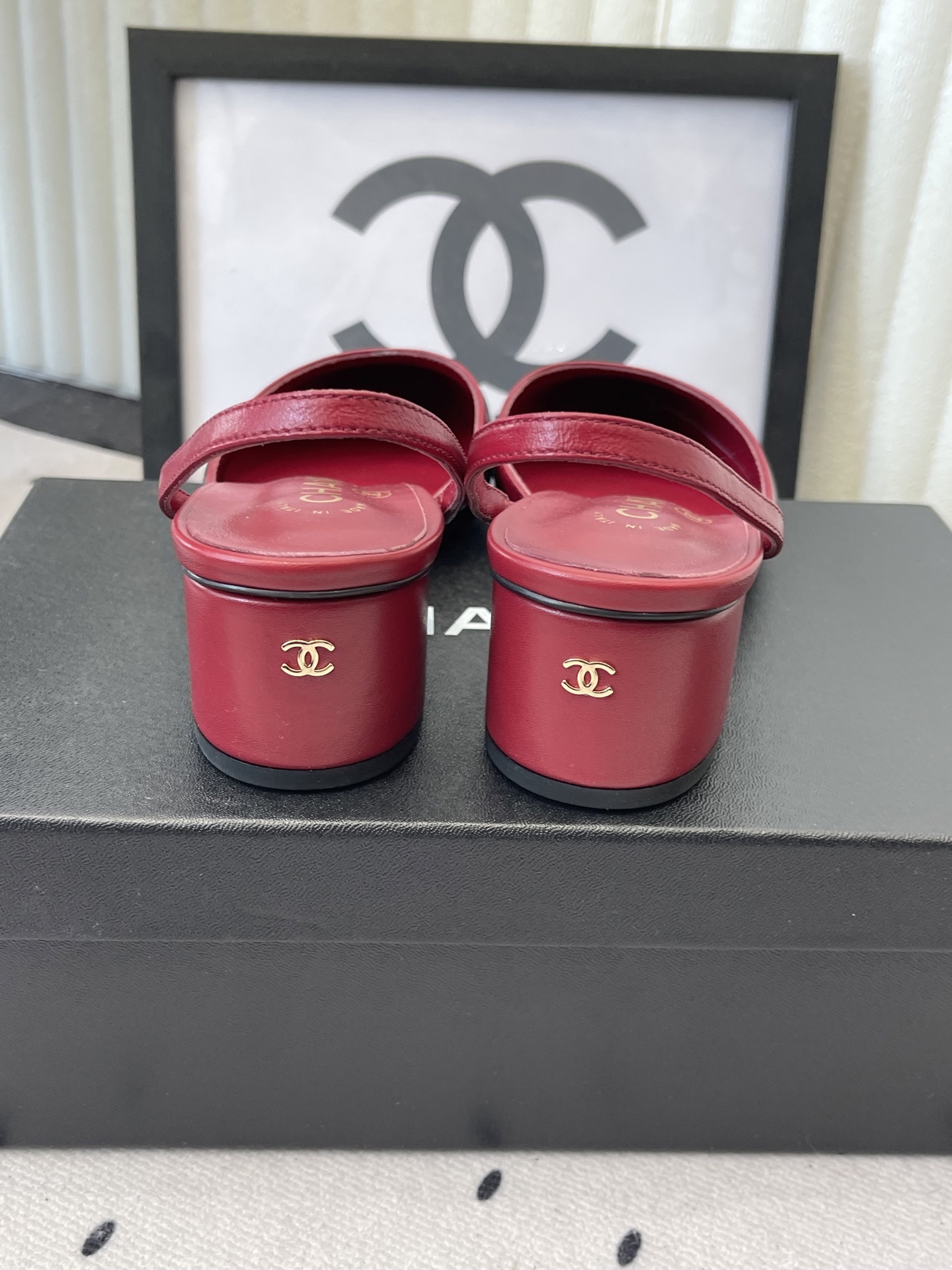 Chanel Chanel早春新款后空粗跟凉鞋
