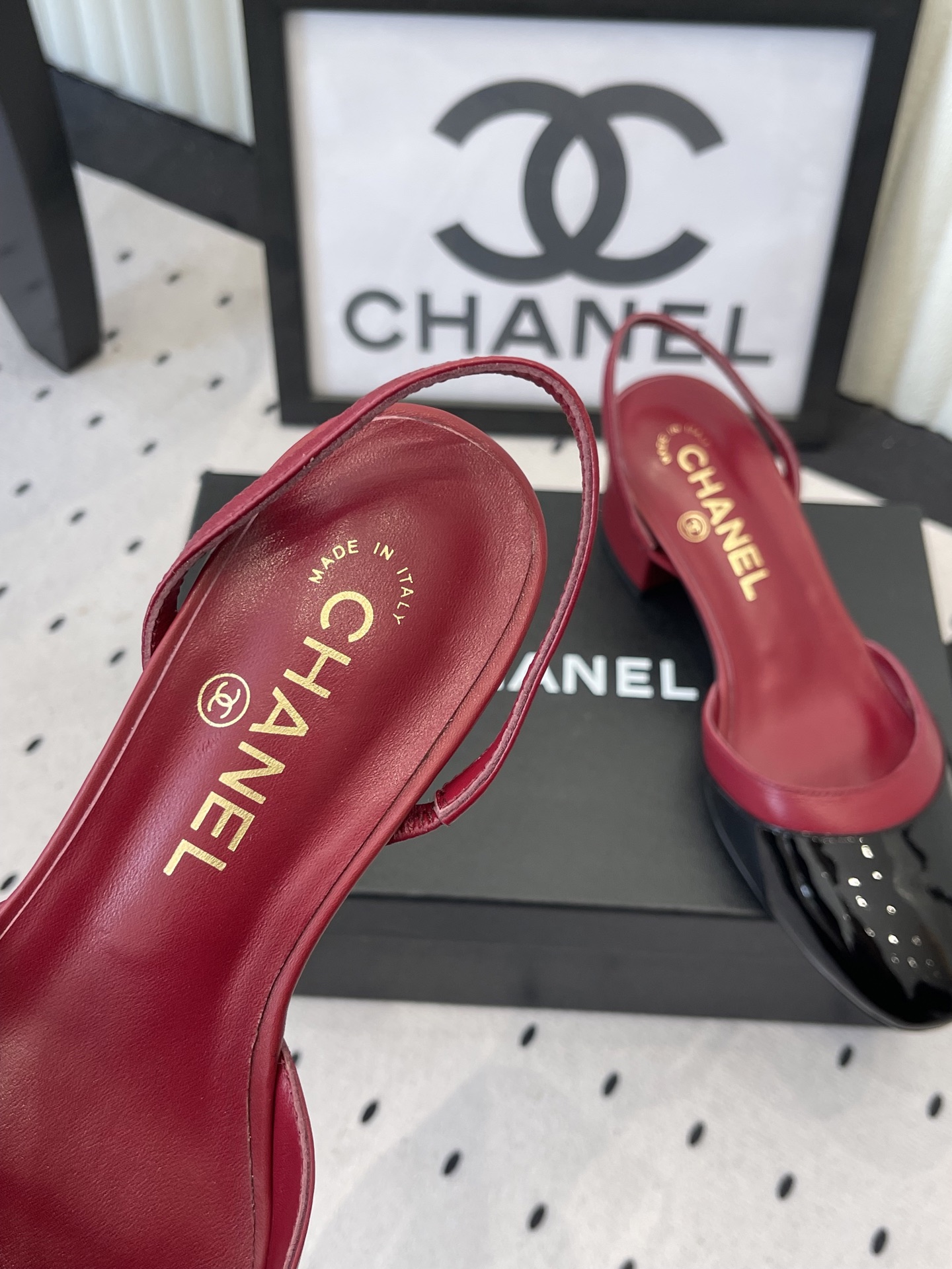 Chanel Chanel早春新款后空粗跟凉鞋