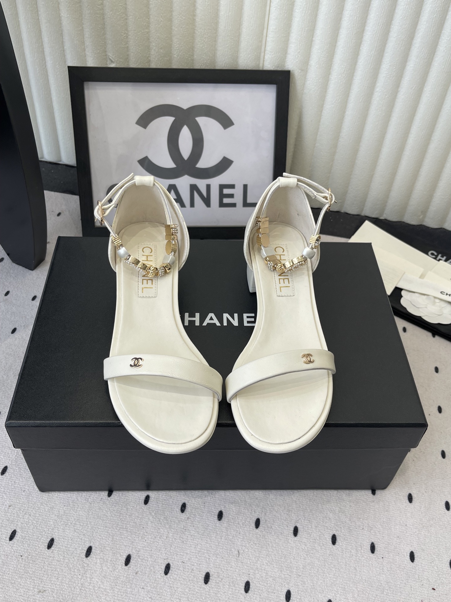 NO:748017,Chanel's new spring and summer sandals are comfortable, soft and breathable for the upper feet. Versatile casual and fashionable models. Imported sheepskin uppers. Sheepskin feet. Original hardware accessories. Original leather outsole. Size: 35-39 (40 41 customized), high-heeled sandals, chanel, sandals, high heels, sheepskin, Leather soles19860909Chanel春夏新款凉鞋 上脚舒适柔软透气 百搭休闲时尚款 进口羊皮鞋面 羊皮垫脚 原版五金配件 原版真皮大底 Size: 35-39 (40 41订做),高跟鞋凉鞋,chanel,sandals,high heels,sheepskin,Leather soles,Women's Shoes