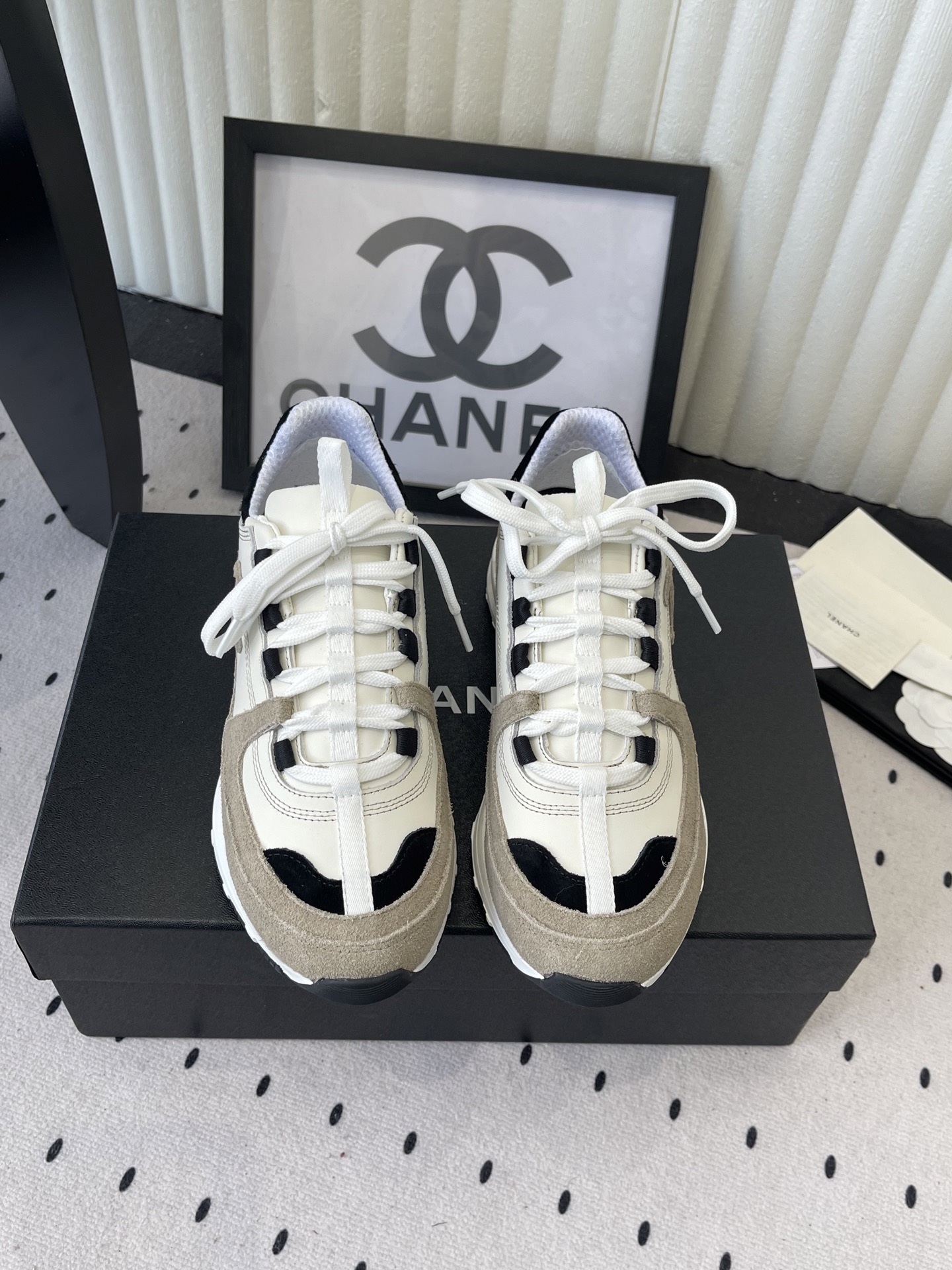NO:757799,Chanel's new casual sports shoes for early spring, high version, classic contrasting colors + double C logo, retro, age-reducing and noble, fashionable essentials, cow suede leather upper, breathable mesh lining, two-color outsole, Size: 35-39 (40 41 customized), casual shoes/sports shoes, chanel, sneakers, cowhide19860909Chanel早春新款休闲运动鞋 高版本 经典撞色+双C标识 复古减龄又显贵 时髦精必备 鞋面牛反绒牛皮 内里透气网面 鞋底双色大底 Size: 35-39 (40 41订做),休闲鞋/运动鞋,chanel,sneakers,cowhide,Women's Shoes