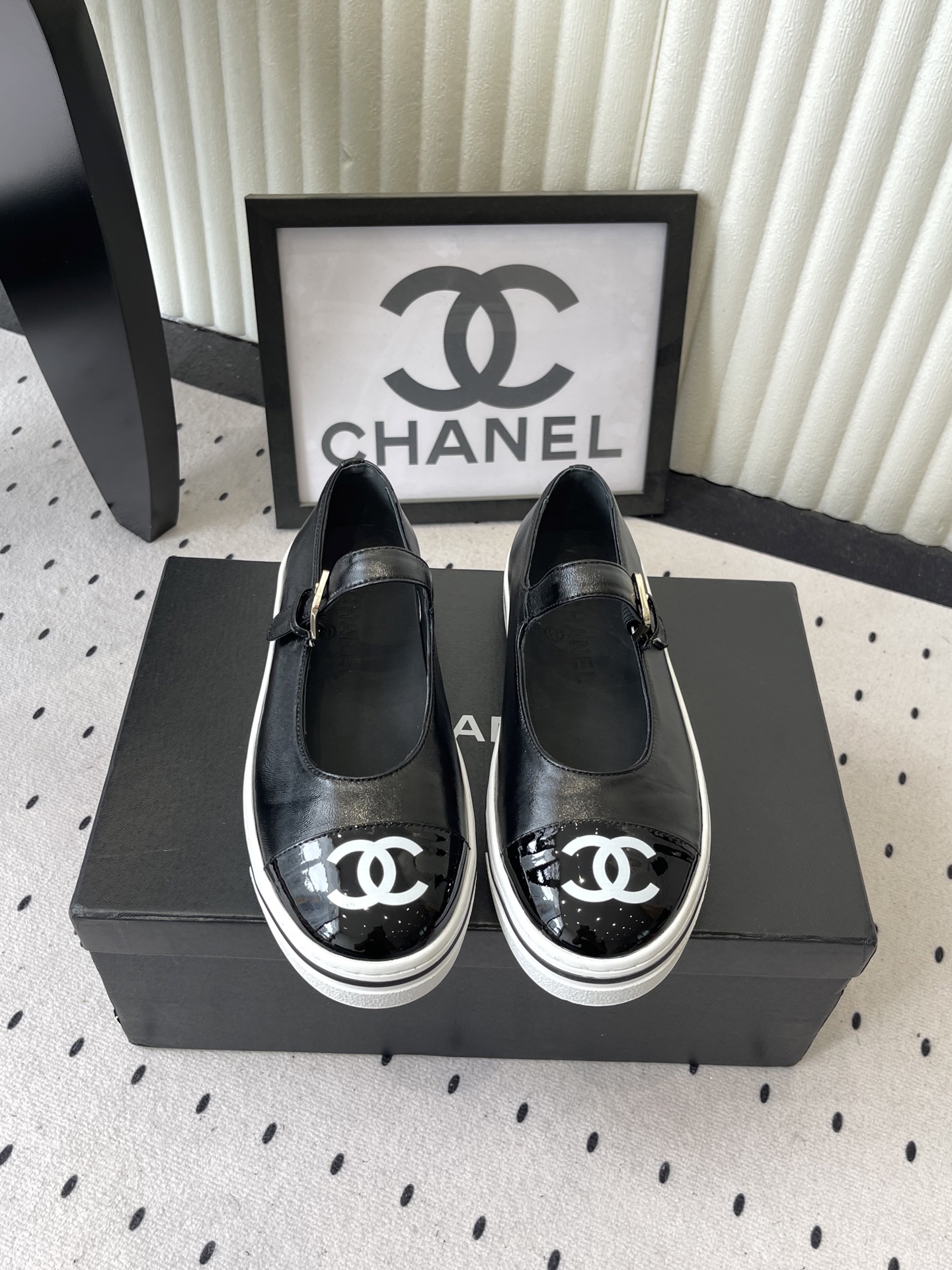 NO:781435,Chanel's new spring and summer slip-on loafers, comfortable, soft and breathable upper foot, versatile casual and fashionable style, imported sheepskin patent leather upper, sheepskin feet, original molded outsole Size: 35-39 (40 41 customized), single shoes, chanel, loafers, sheepskin19860909Chanel春夏新款一脚蹬乐福鞋 上脚舒适柔软透气 百搭休闲时尚款 进口羊皮漆皮鞋面 羊皮垫脚 原版开模大底 Size: 35-39 (40 41订做),单鞋,chanel,loafers,sheepskin,Women's Shoes