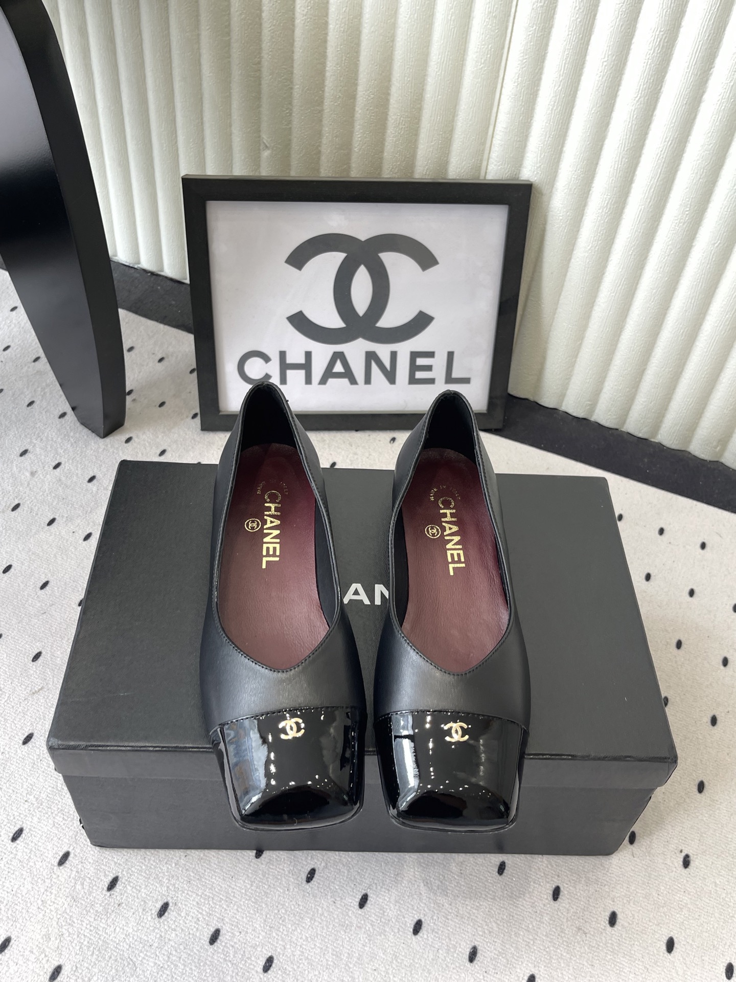 NO:781428,Chanel's new summer thick heel shoes, high version, square toe hidden retro thick heel to inherit elegance, double C logo as the finishing touch, full of French elegance in every step, imported sheepskin upper, sheepskin lining for feet, Italian genuine leather outsole Size: 35-39 (40 41 customized), single shoes, chanel, sheepskin, Leather soles19860909Chanel夏季新款粗跟单鞋 高版本 方头藏复古粗跟承优雅 双C标识点睛 步履间尽是法式矜贵 进口羊皮鞋面 羊皮内里垫脚 意大利真皮大底 Size :35-39（40 41订做）,单鞋,chanel,sheepskin,Leather soles,Women's Shoes