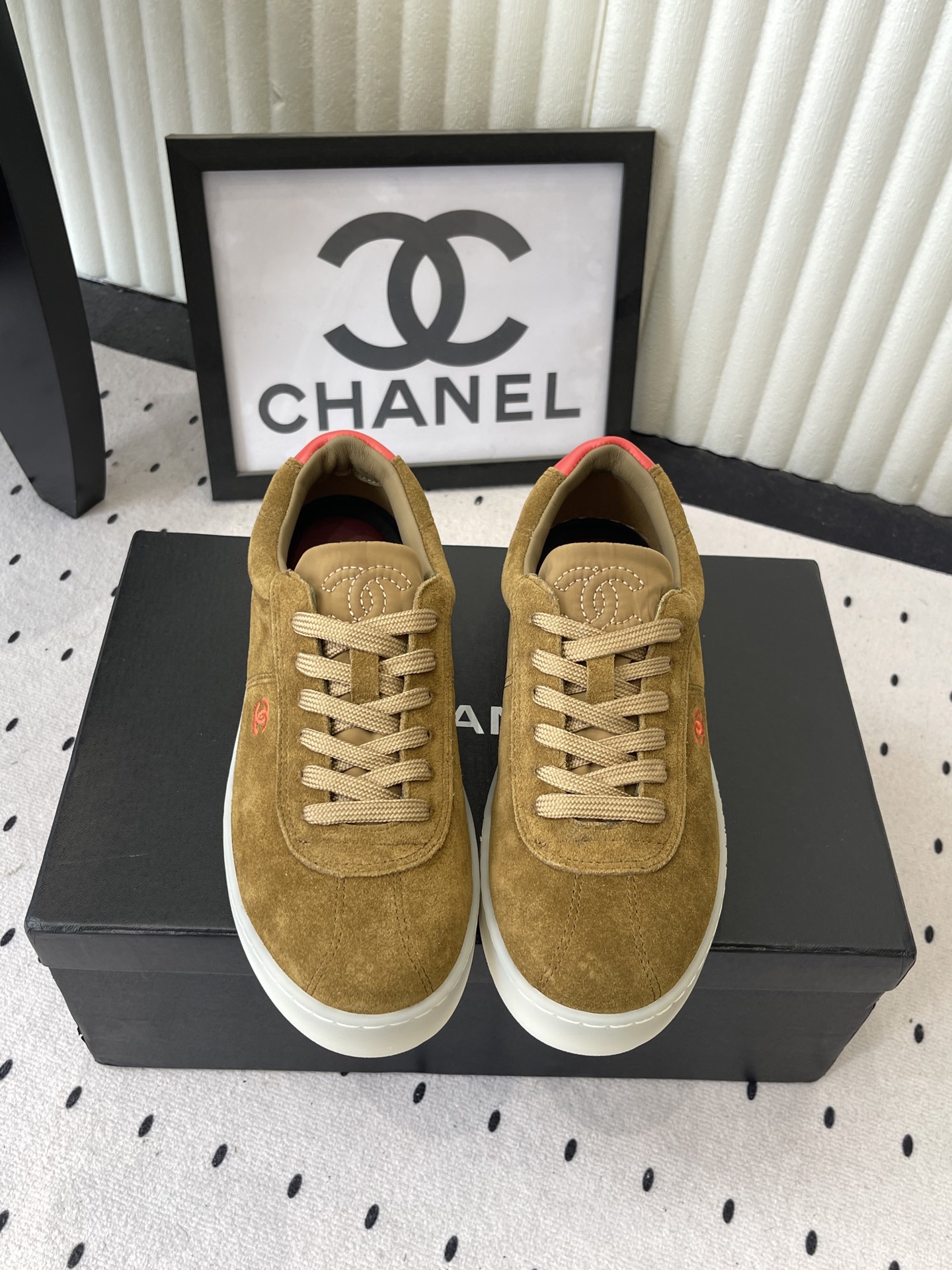 NO:782427,Chanel's new sports shoes, high version, incomparably beautiful and easy to wear, very light, breathable upper, high-end, durable and versatile, imported high-gloss silk upper, silk lining, original TPU combination outsole Size: 35-40 (41 customized), casual shoes/sports shoes, chanel, sneakers19860909Chanel新款运动鞋 高版本 无敌漂亮又好穿非常轻便 鞋面透气 高级耐看百搭 进口高光丝鞋面 丝绸内里 原版TPU组合大底 Size: 35-40（41订做）,休闲鞋/运动鞋,chanel,sneakers,Women's Shoes