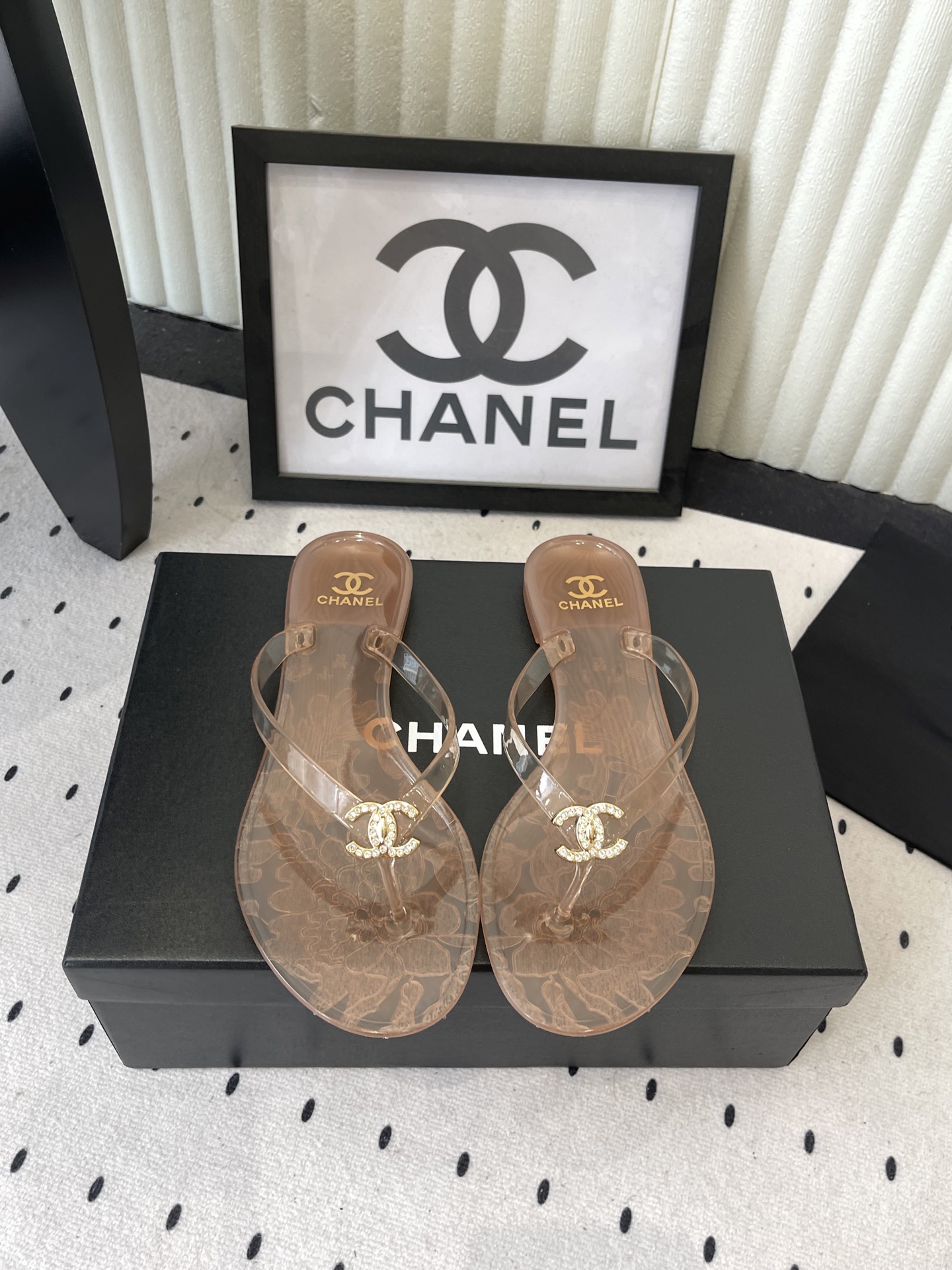 NO:783131,Chanel's new summer slippers, Warren's cooperation model, rich flip-flops jelly shoes, original 1:1 mold, TPU material, soft Q-elastic, durable and waterproof, travel and leisure beach shoes Size: 36-41, split-toe shoes, chanel, valentino, slippers19860909Chanel新款夏季拖鞋 华伦家合作款富豪人字拖果冻鞋,原版1:1开模,TPU材质,柔软Q弹,耐穿防水,旅游休闲沙滩鞋 Size: 36-41,分趾鞋,chanel,valentino,slippers,Women's Shoes