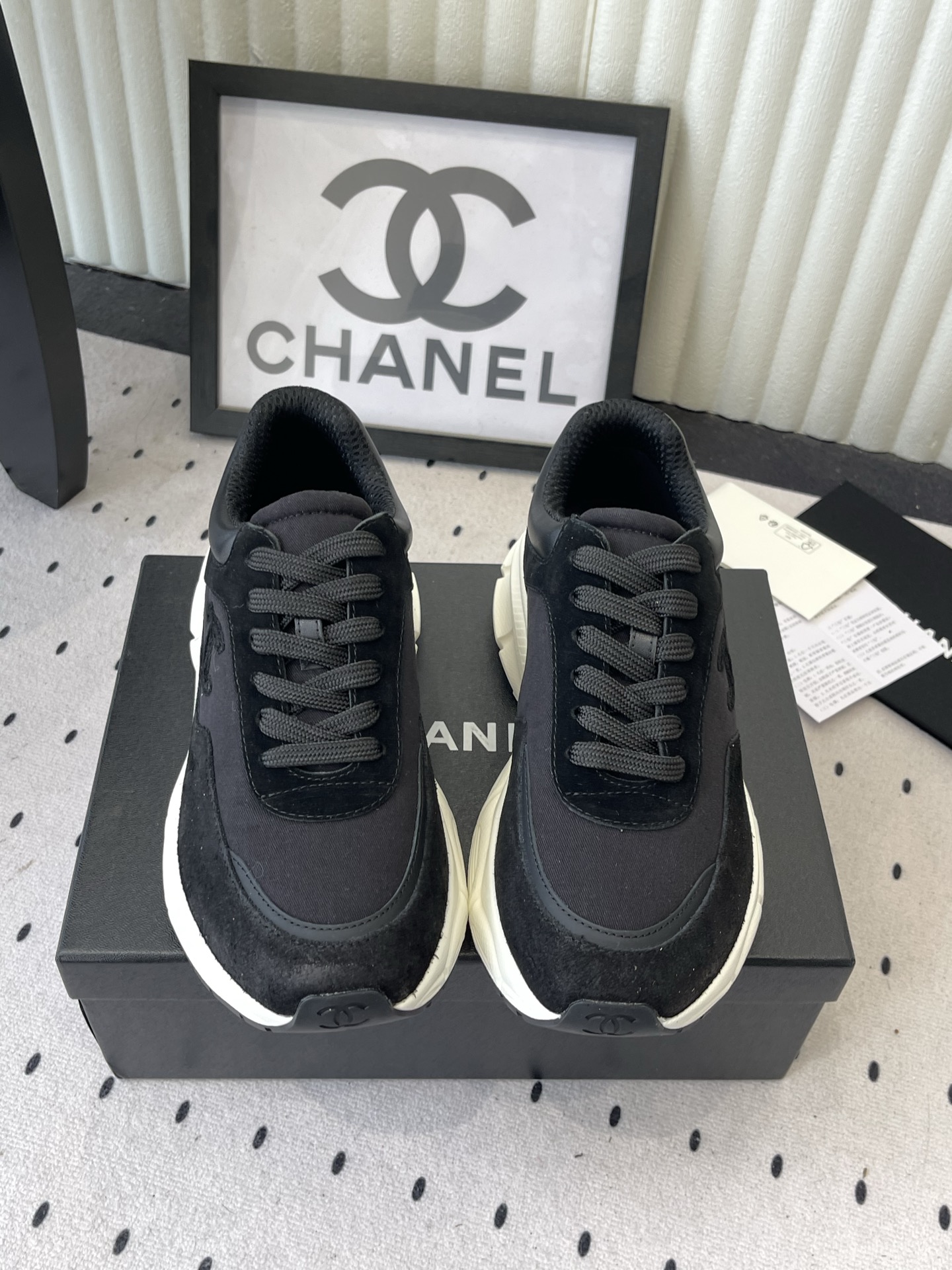 NO:816880,Chanel26C's latest hot style Panda Black and White Sports Shoes Casual Sneakers Xiaoxiang Hot Style Item Classic Black and White Panda Color Coco Girls Must Buy Fabric: Original Customized Mixed Sheepskin Lining: Original Imported Breathable Mesh Outsole: Original Open Mold Rubber + TPU Combination Size: Women's 35-41, Casual Shoes/Sports Shoes, Chanel, Sneakers, Sheepskin19860909Chanel26C最新爆款 熊猫 黑白 运动鞋 休闲板鞋 小香 爆款单品 经典黑白 熊猫配色 coco女孩必要入款 面料: 原版定制混种羊皮 内里: 原版进口透气网里 大底: 原版开模橡胶+TPU组合 Size: 女款35-41,休闲鞋/运动鞋,chanel,sneakers,sheepskin,Women's Shoes