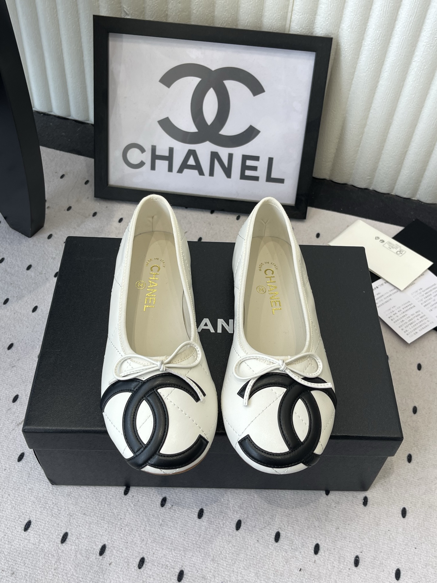 NO:816871,Chanel's new double C flat shoes, high version, counter quality, all materials are customized according to the original version!  Purchase authentic products developed. Fabric: Original customized sheepskin. Sheepskin lining. Original customized foot pads. Soles. Genuine leather outsole imported from Italy. Size: 35-41 (40 41 custom-made, non-refundable and non-exchangeable), single shoes, chanel, flats, sheepskin, Leather soles.19860909Chanel新款双C平底鞋 高版本 专柜品质 所有材质都根据原版定制！购入正品开发 面料: 原版定制羊皮 内里羊皮 垫脚原版定制 鞋底意大利进口真皮大底 Size: 35-41 (40 41定做不退不换),单鞋,chanel,flats,sheepskin,Leather soles,Women's Shoes