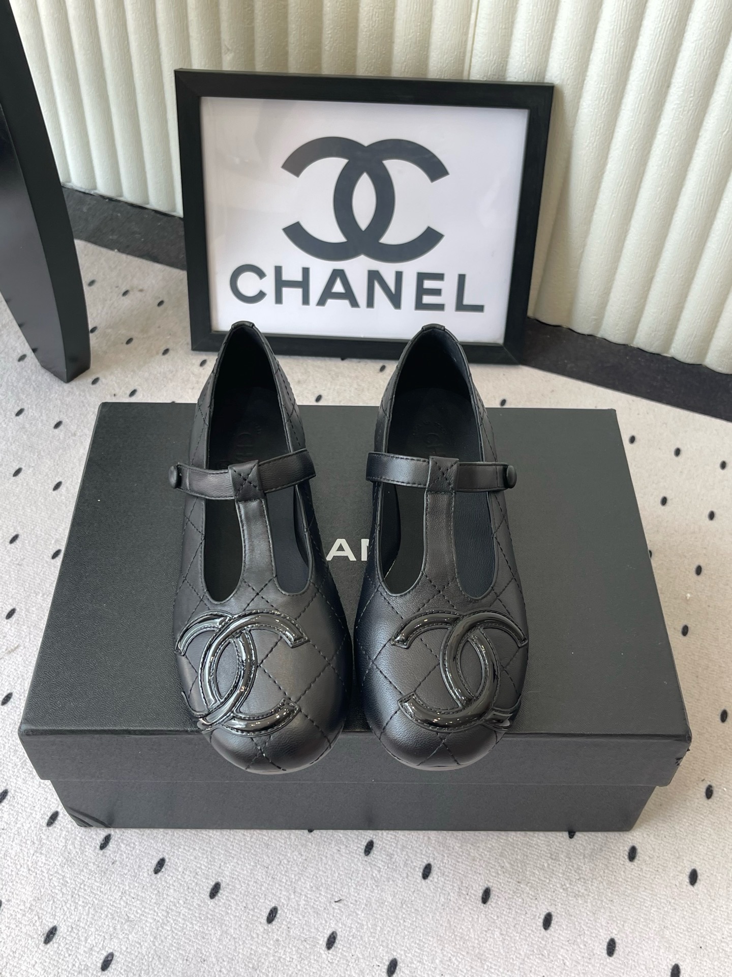 NO:925152,Chanel's new shoes, high version, worn by many celebrities and Internet celebrities, a versatile series popularized by domestic and foreign bloggers, a must-have for spring and summer wardrobes, imported sheepskin upper, imported crystal sheepskin lining, original molded custom outsole Size: 35-39 (40 41 custom-made), single shoes, chanel, sheepskin19860909Chanel新款单鞋 高版本 众多明星网红上脚 国内外博主刷爆的一个百搭系列 春夏衣橱搭配必备 进口羊皮鞋面 进口水晶羊皮内里 原版开模定制大底 Size: 35-39（40 41订做）,单鞋,chanel,sheepskin,Women's Shoes