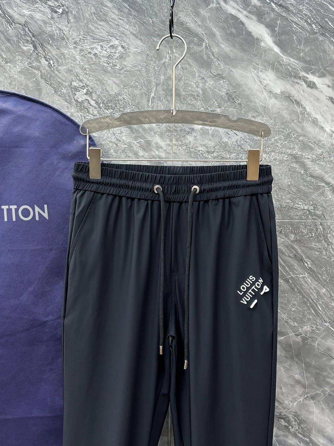 🌟驴家# 2026 天丝锦纶四面弹春夏休闲裤子美学的焕新诠释,演绎浓郁的格调型时尚风范,细节感和设计感强