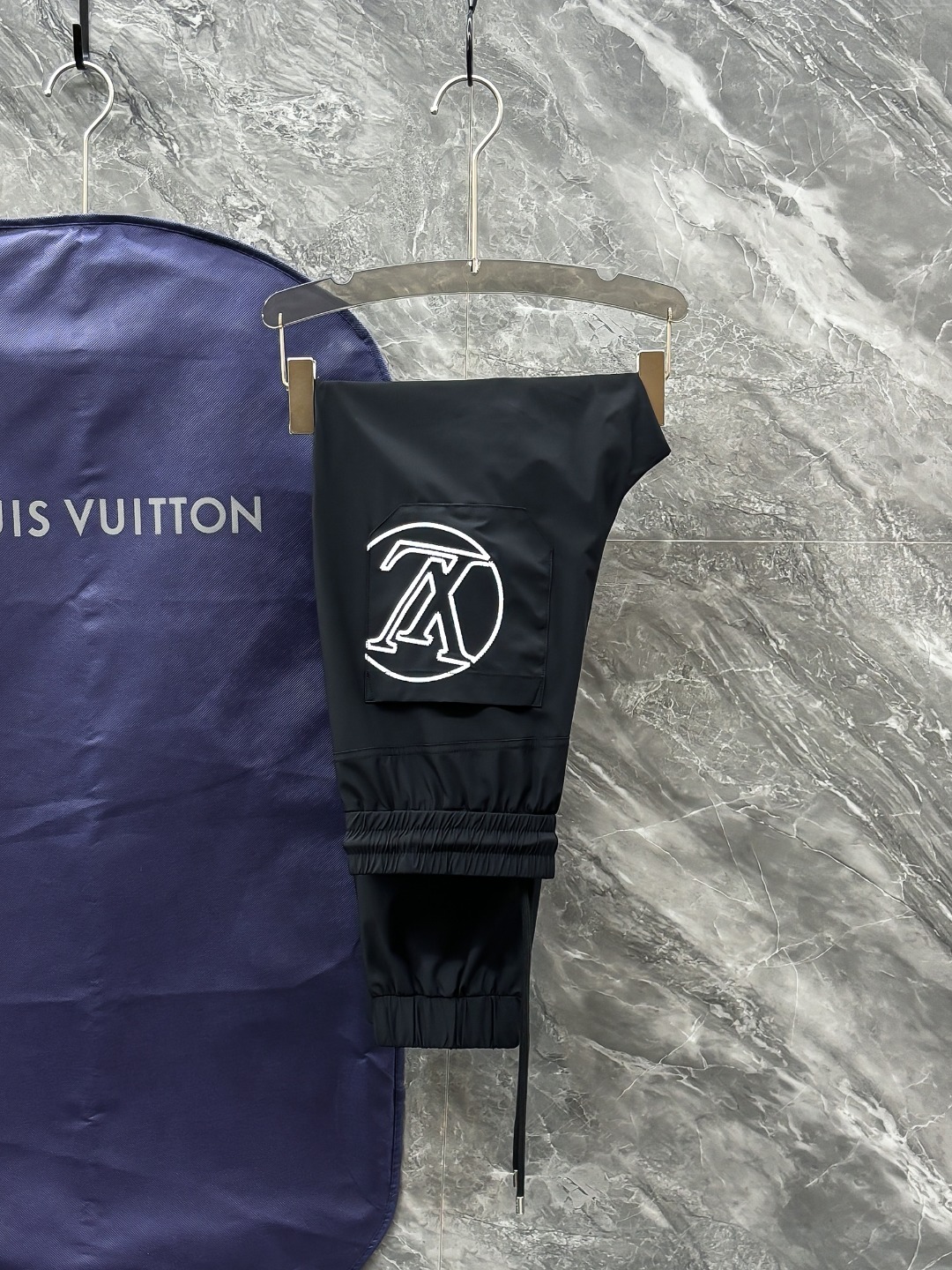 🌟驴家# 2026 天丝锦纶四面弹春夏休闲裤子美学的焕新诠释,演绎浓郁的格调型时尚风范,细节感和设计感强