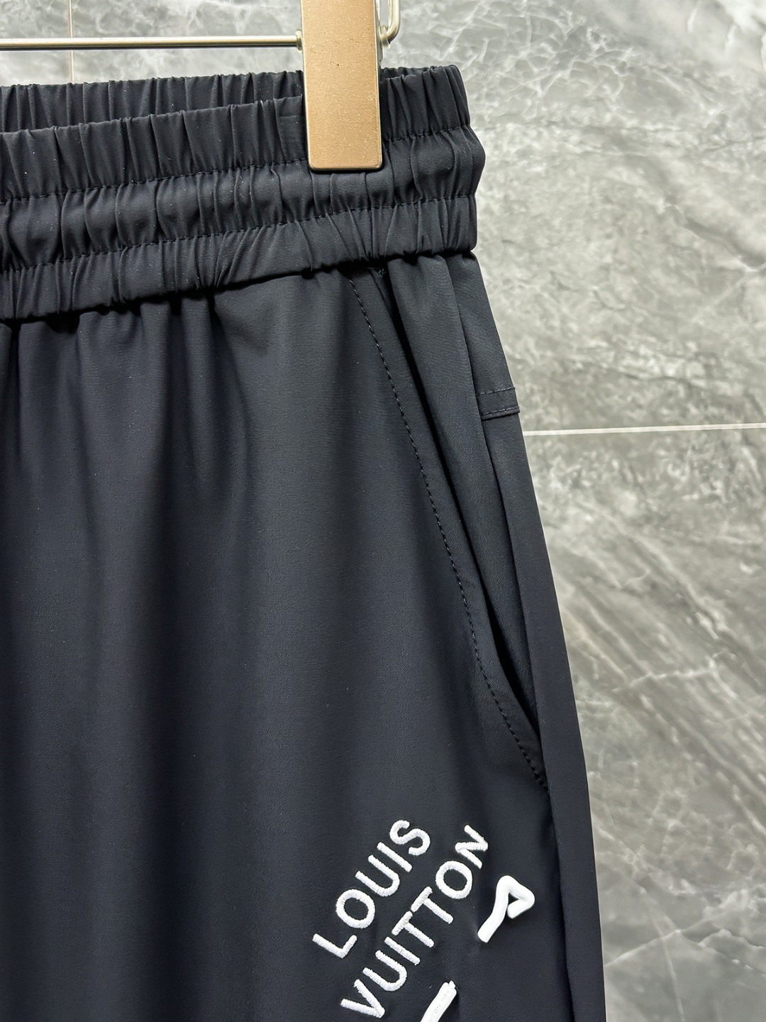 🌟驴家# 2026 天丝锦纶四面弹春夏休闲裤子美学的焕新诠释,演绎浓郁的格调型时尚风范,细节感和设计感强