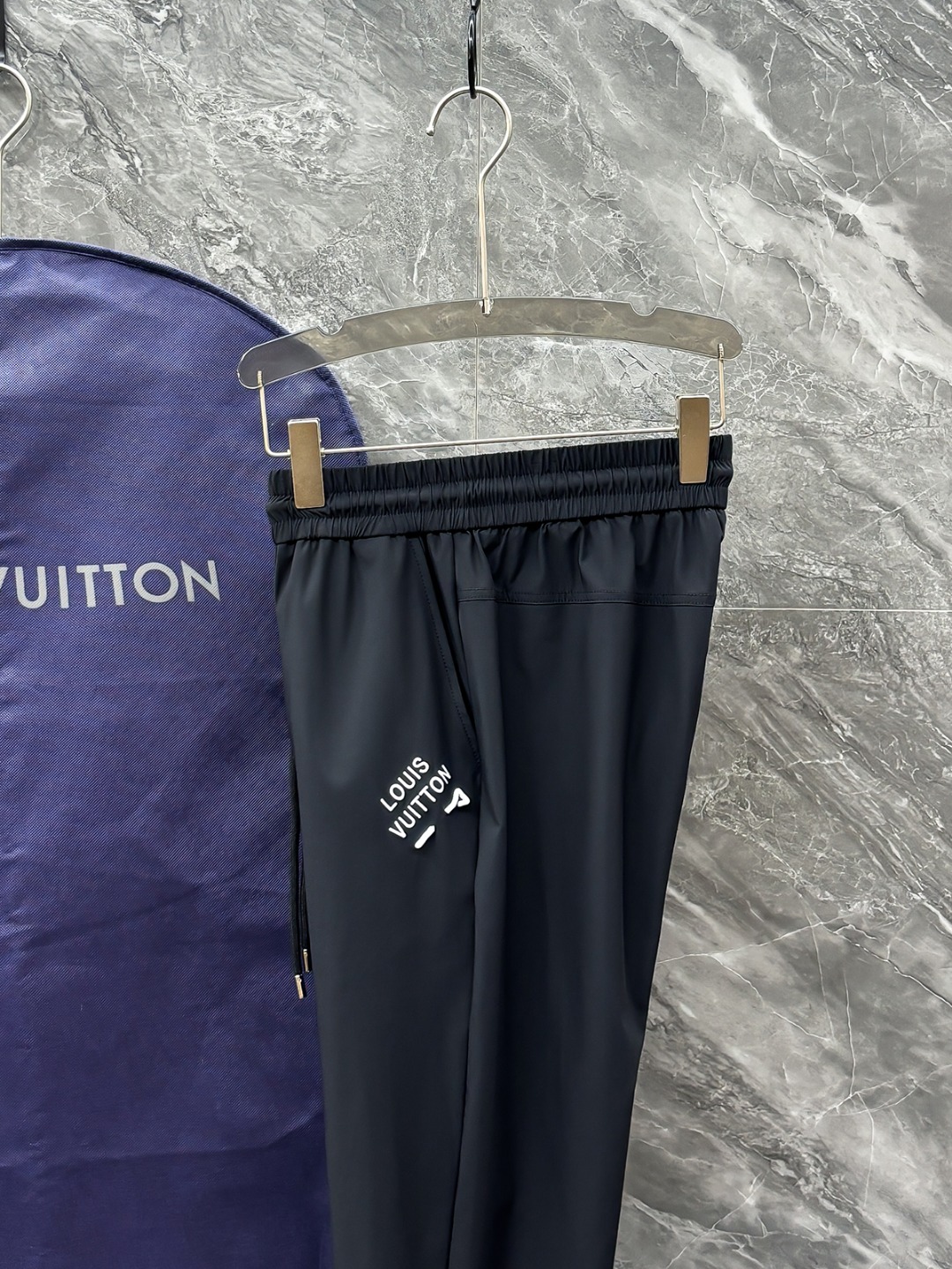 🌟驴家# 2026 天丝锦纶四面弹春夏休闲裤子美学的焕新诠释,演绎浓郁的格调型时尚风范,细节感和设计感强