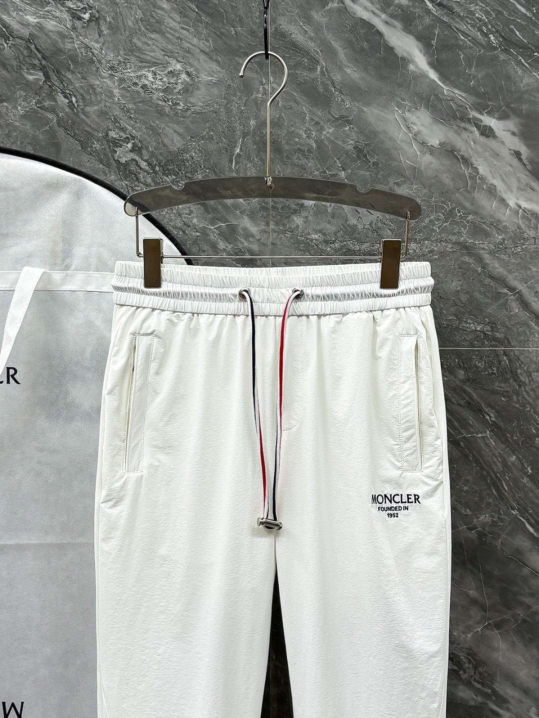 🌟MON# 2026 天丝锦纶四面弹春夏休闲裤子美学的焕新诠释,演绎浓郁的格调型时尚风范,细节感和设计感