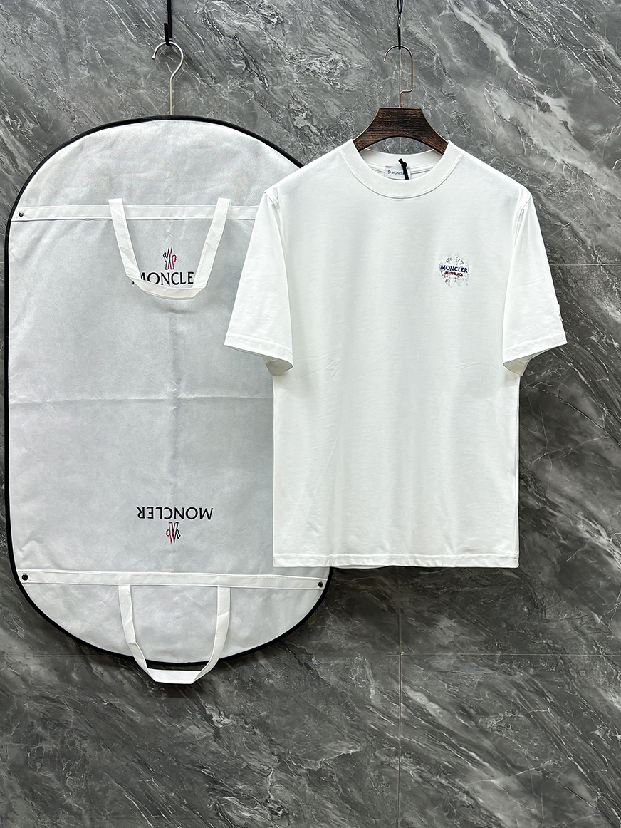 NO:151788,MO# 2025 spring and summer new round neck, the latest short-sleeved round neck T-shirt in the first counter, high-end customization, avant-garde and fashionable design, brand logo heavy craftsmanship design, high-end customized original fabric, soft touch, comfortable wearing of the upper body, exquisite car line, fine workmanship, invincible and handsome, must-have items for handsome men, color black. White, S-2XL, T-shirt,tees, t-shirt,alexander wang19860909MO# 2025春夏新款圆领 首发专柜最新款短袖圆领T恤 高端订制 设计前卫时尚 品牌logo重工艺设计 高端定制原版面料 手感柔软 上身穿着舒适 专柜级别精致车线 做工精细 上身效果无敌帅气 型男必备单品 颜色黑色.白色 码数S-2XL,,T-shirt,tees，t-shirt,alexander wang,Men's clothing