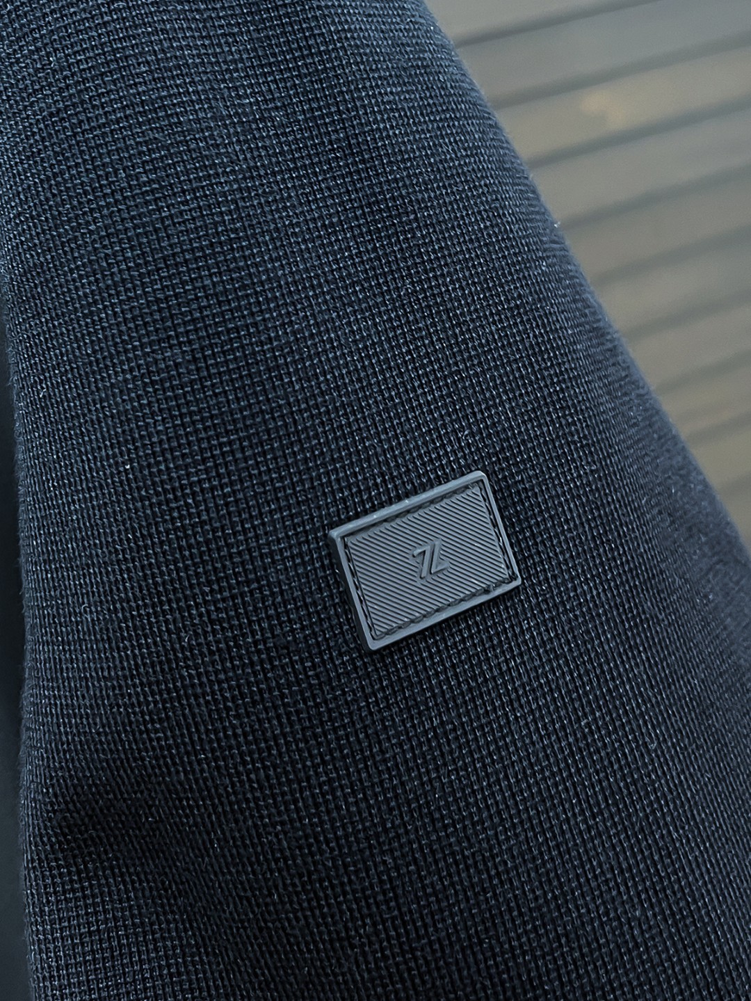。 Zegna 杰尼亚 25秋冬时尚连帽夹克拼针织轻薄羽绒
内冲80g-90白鸭绒,轻薄有型,上身不臃