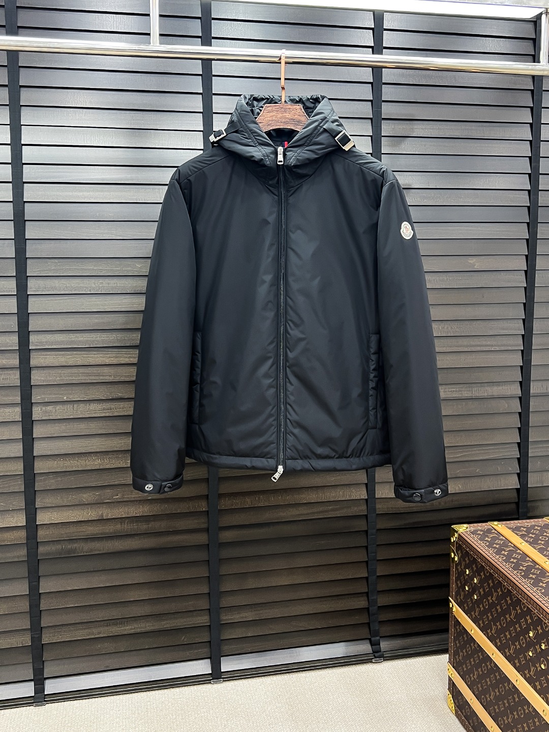جاكيت Moncler مبطن بغطاء للرأس للرجال - خفيف الوزن وعصري وأنيق